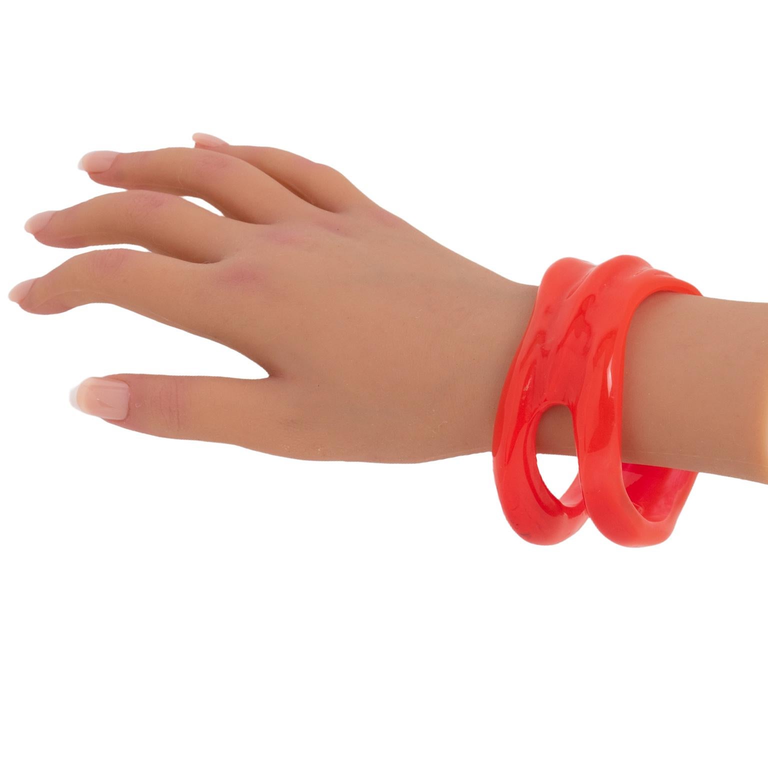 Christian Lacroix Pulsera transparente rosa-rojo de forma libre en venta 4