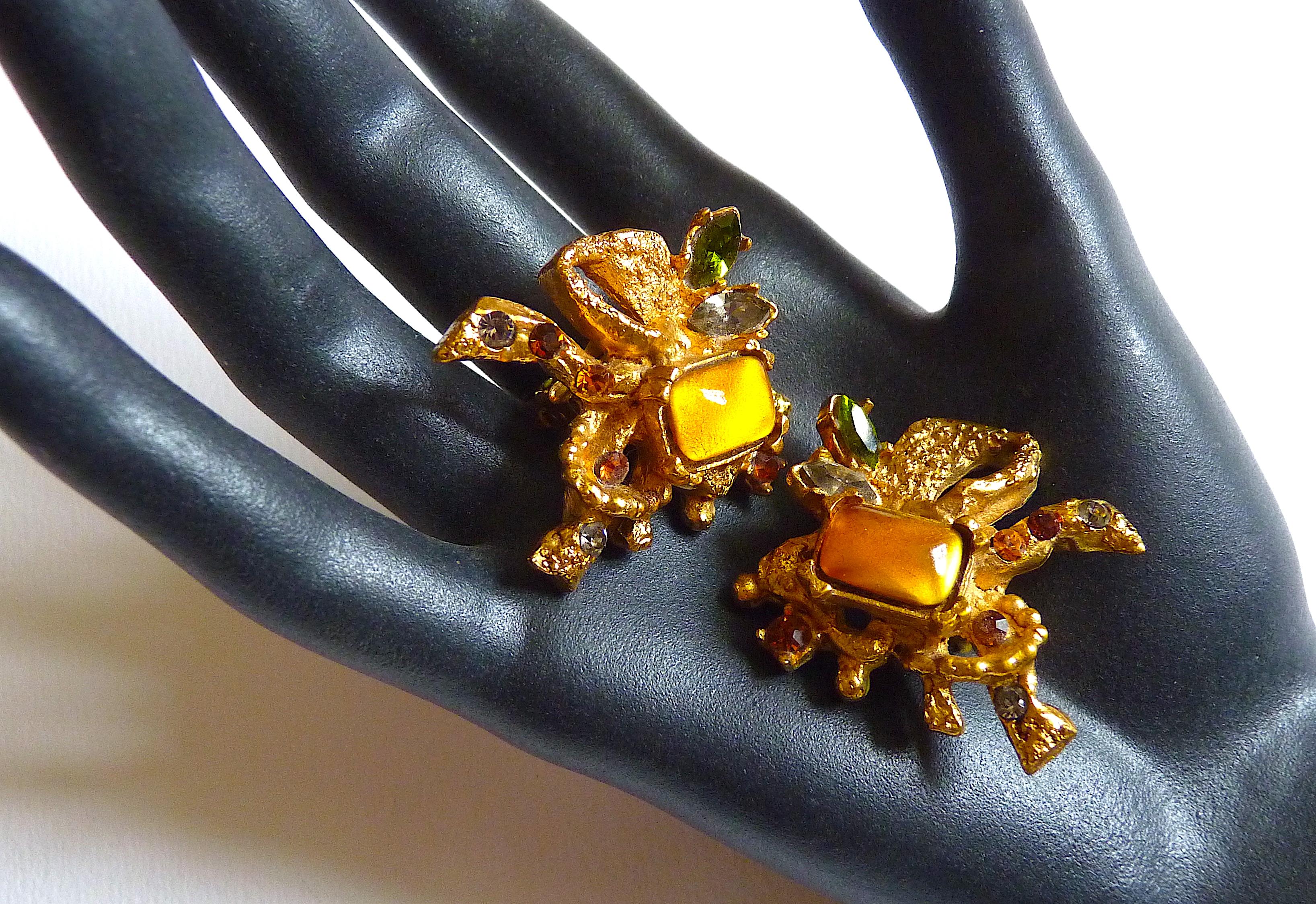 Christian Lacroix Poured Glass Clip On Earrings, Gold Tone Metal and Honey-Orange Poured Glass Stones surrounded with small  multicolore Glass Stones, Vintage from the 1990's

Signed CHRISTIAN LACROIX MADE IN FRANCE at back

CONDITION : Very Nice