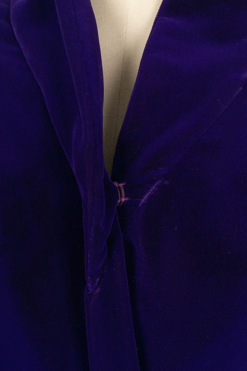 Christian Lacroix Purple Silk Velvet Haute Couture Coat, Size 44FR For Sale 2