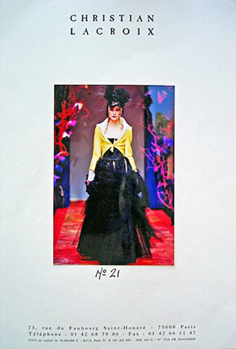 Au début des années 80, Christian Lacroix a été salué comme le nouveau créateur émergent de la haute couture contemporaine. Lorsqu'il a ouvert sa propre maison en 1987, il ne faisait aucun doute que ses créations extravagantes, somptueuses et