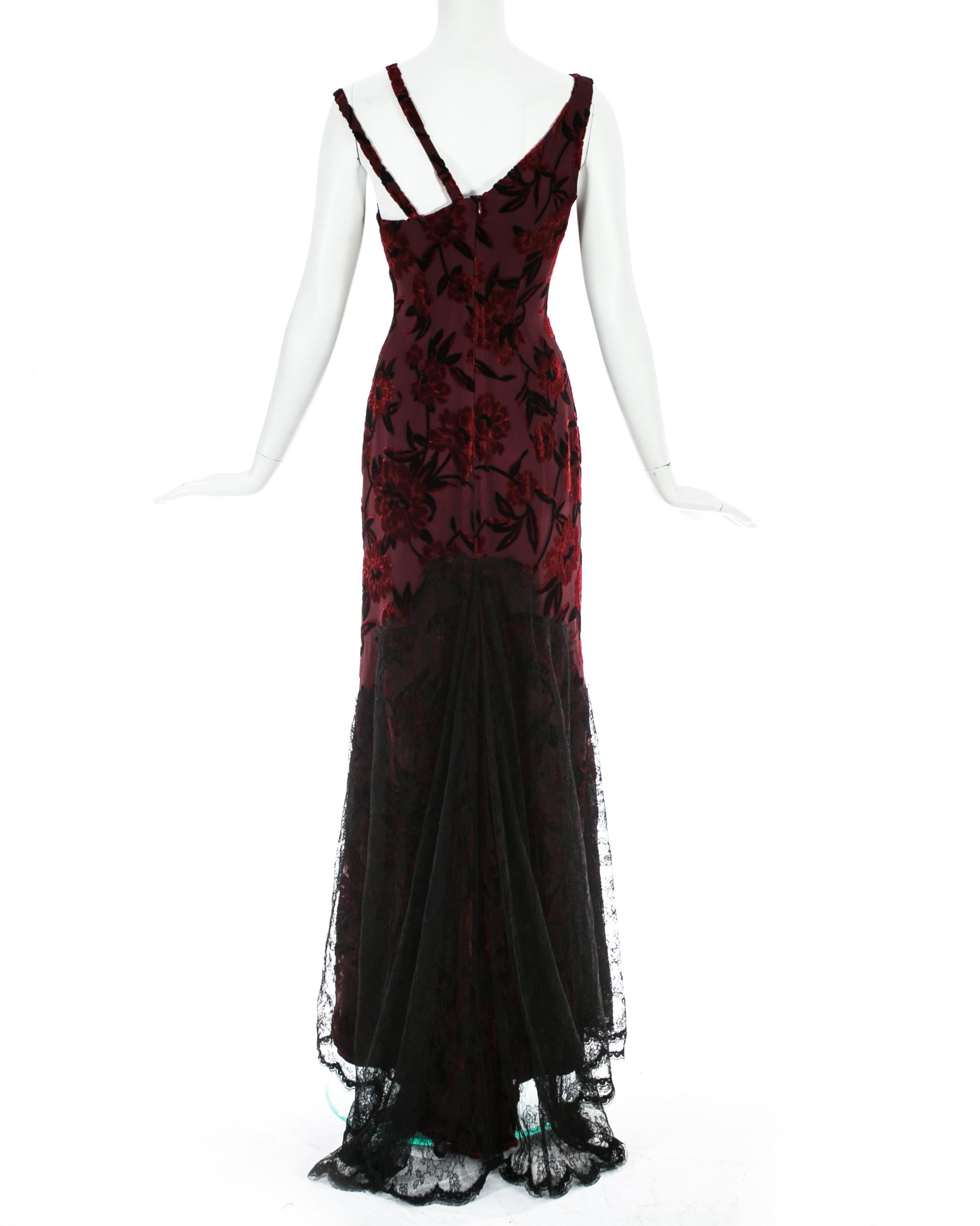 Christian Lacroix red and black silk and lace evening dress, c. 1990s In Good Condition In London, GB