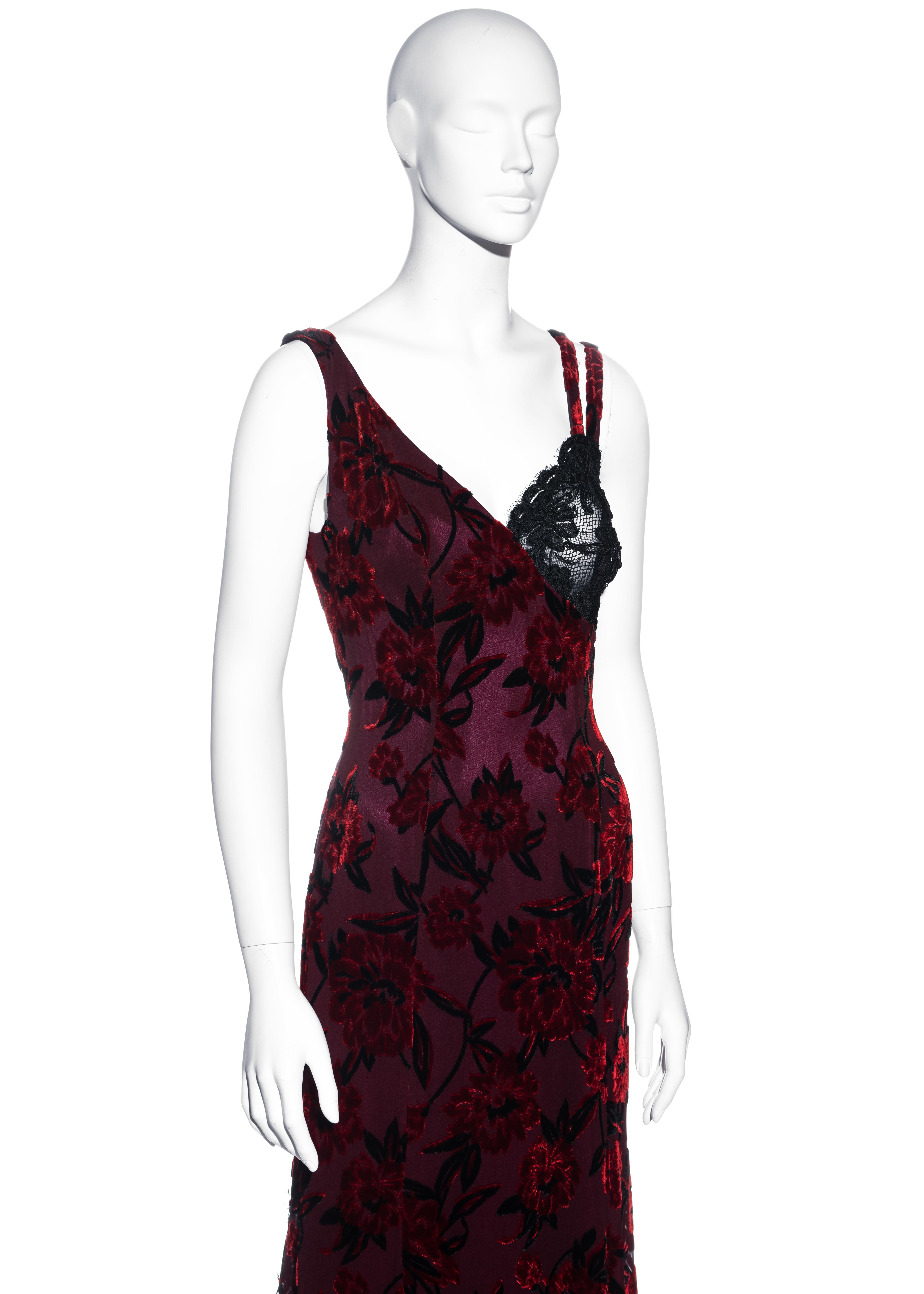 Christian Lacroix red silk devoré and black lace trained evening dress, fw 1995 In Excellent Condition In London, GB