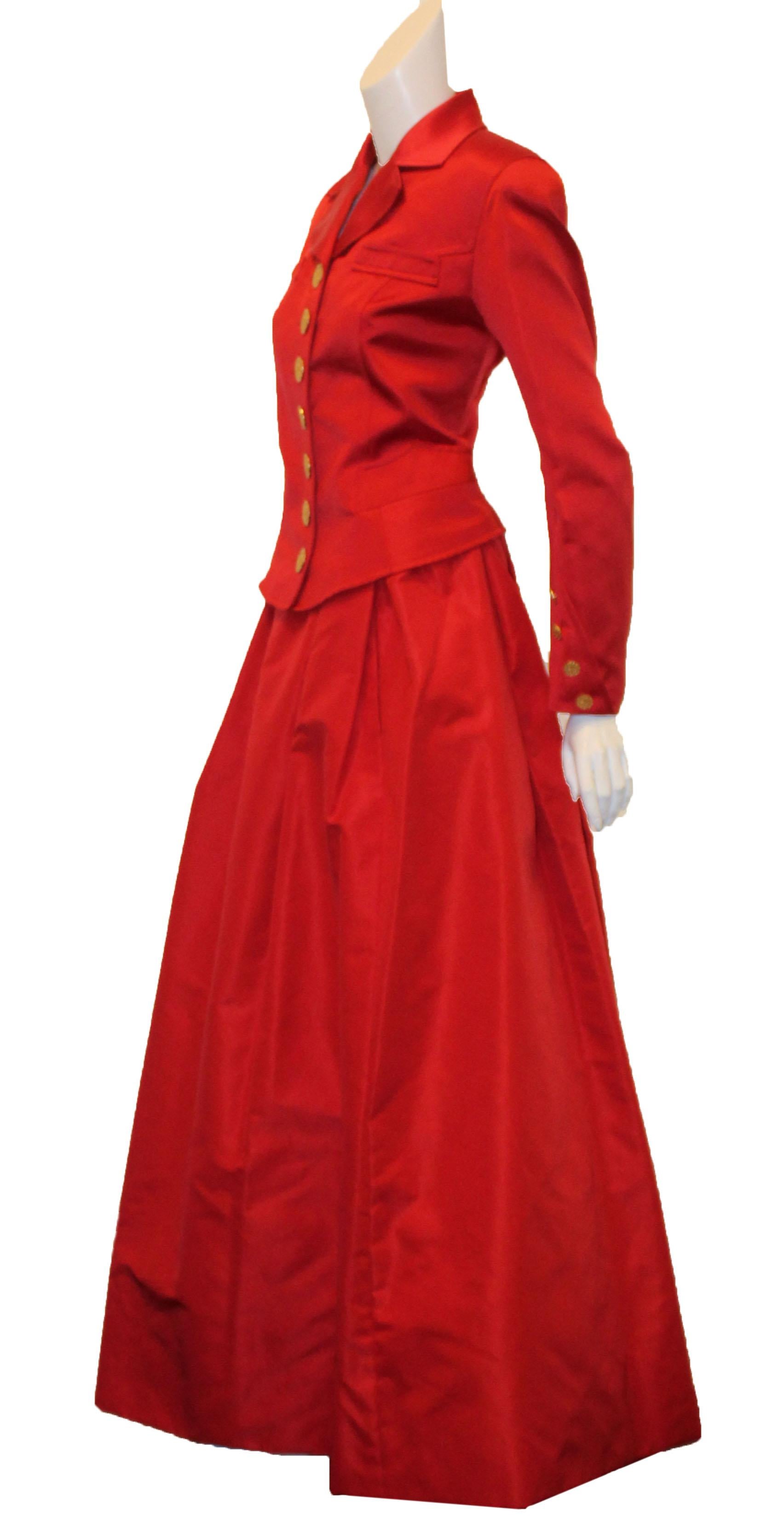 Christian Lacroix Red Silk Two Piece Evening Gown W/ Gold Tone Buttons im Zustand „Hervorragend“ im Angebot in Palm Beach, FL