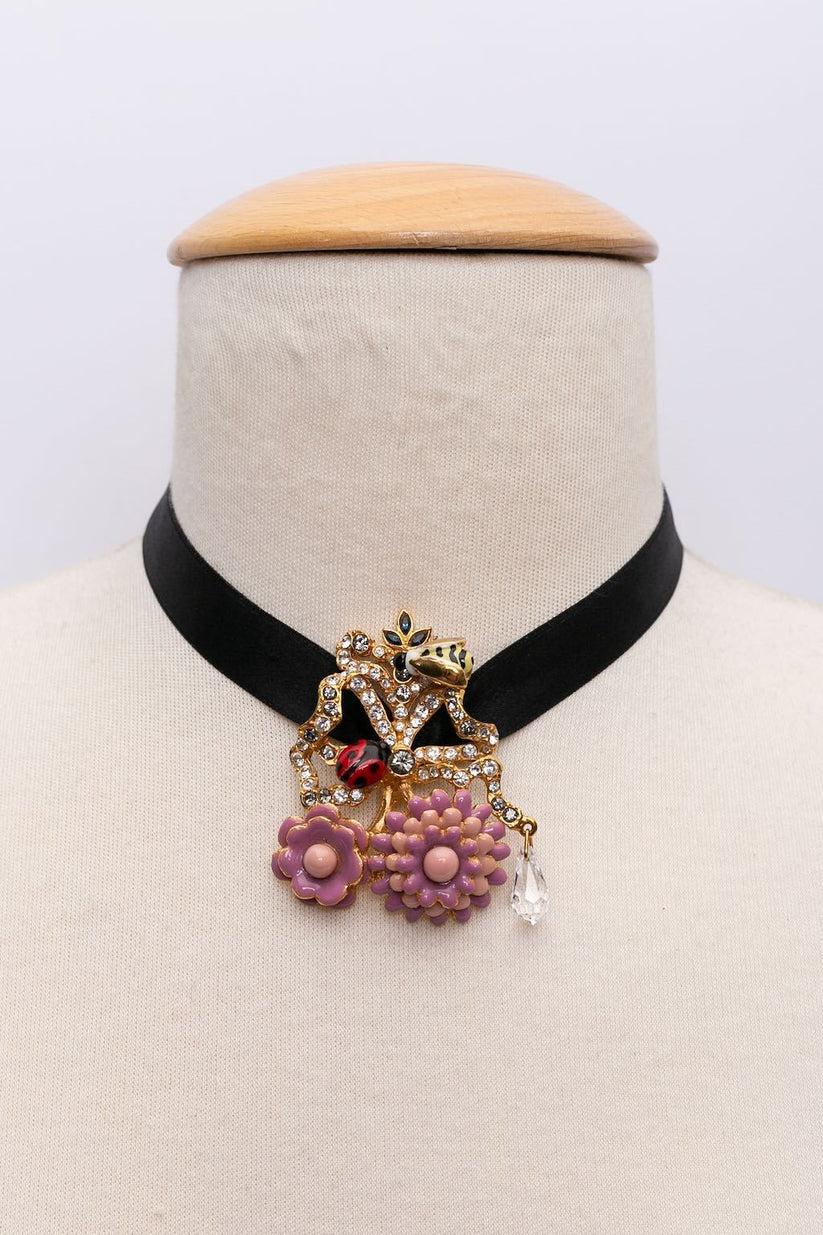 Christian Lacroix Ribbon and Enamelled Necklace In Excellent Condition For Sale In SAINT-OUEN-SUR-SEINE, FR