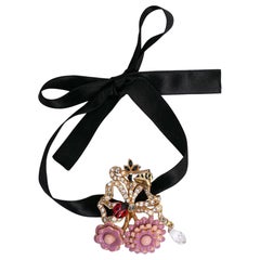 Collana con nastro e smalto di Christian Lacroix