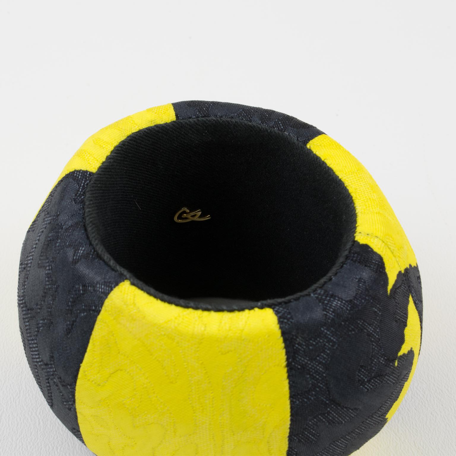 Christian Lacroix Runway Bracelet Bangle Tissu jaune et noir Unisexe en vente