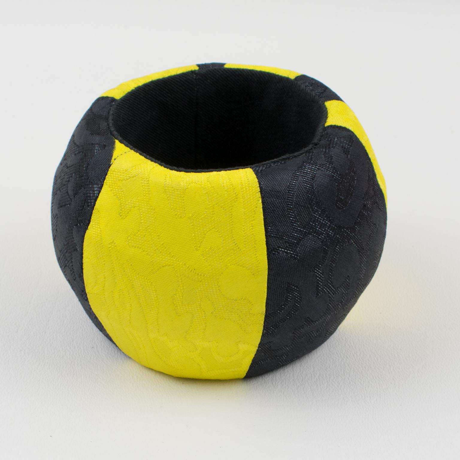 Christian Lacroix Runway Bracelet Bangle Tissu jaune et noir en vente 1