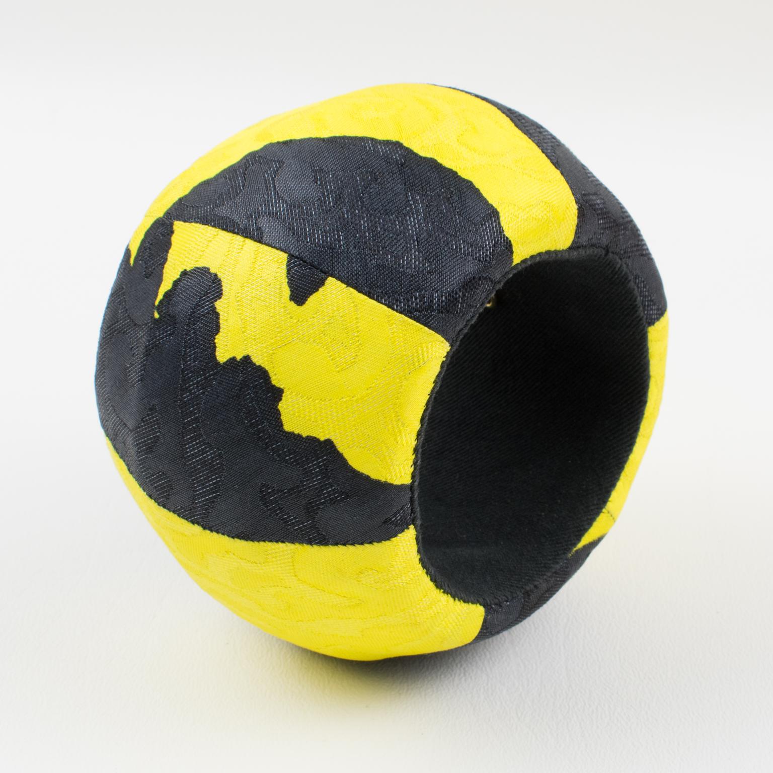 Christian Lacroix Runway Bracelet Bangle Tissu jaune et noir en vente 5