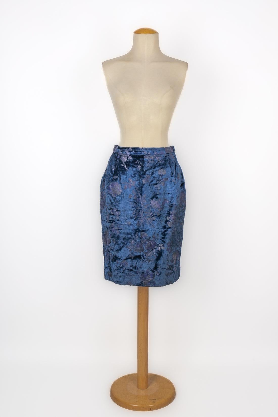 Christian Lacroix tailleur jupe en satin et velours bleu en vente 6
