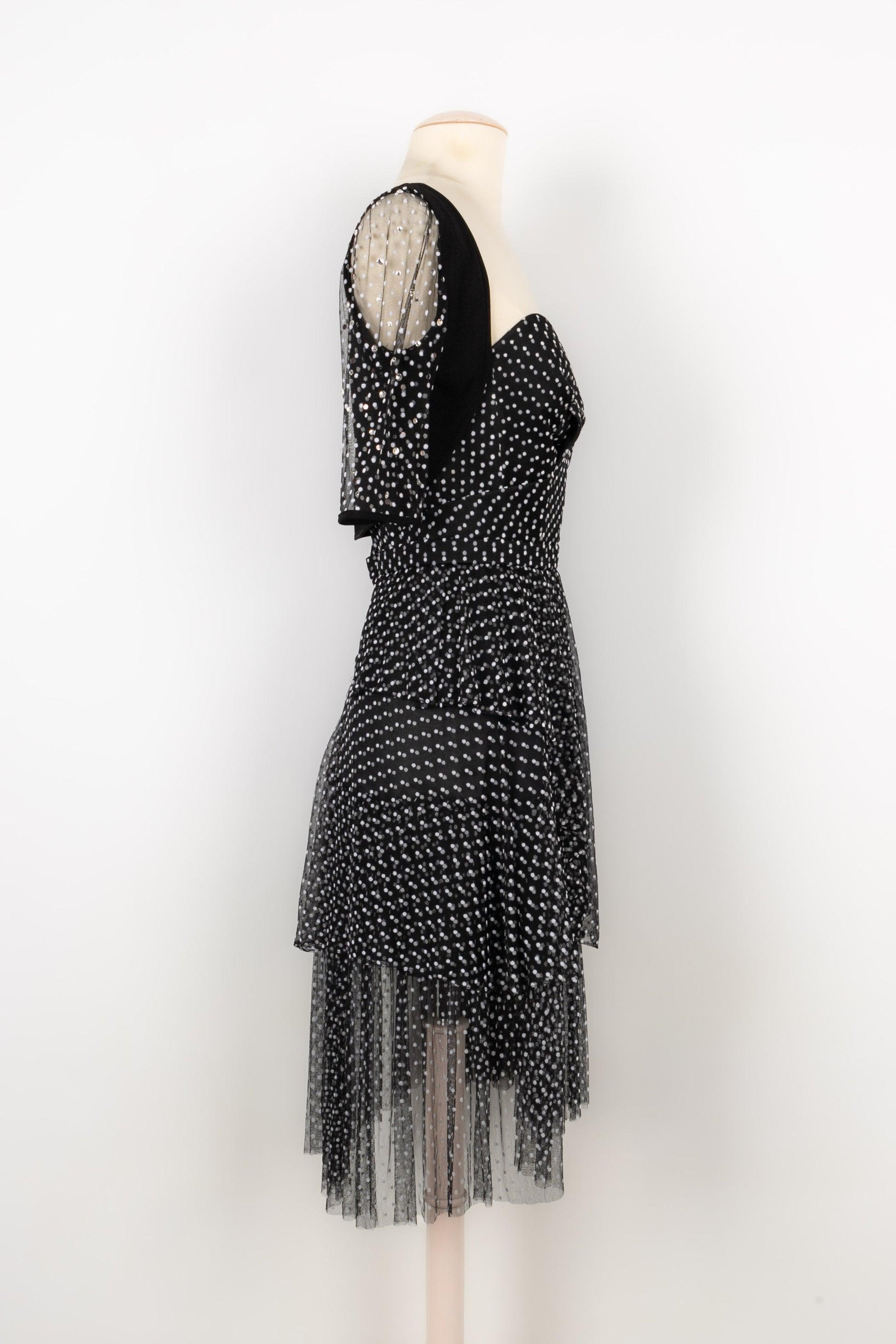 Christian Lacroix - (Made in France) Set composed of a dress and a bolero in polka dot black and white jersey and swiss dot fabric. No size label, it fits a 40FR. Designed under the direction of Christian Lacroix, from the 1990s.

Additional