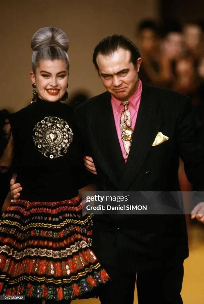 Ensemble de jupe et haut à manches longues en laine et soie Christian Lacroix, 1989 en vente 8
