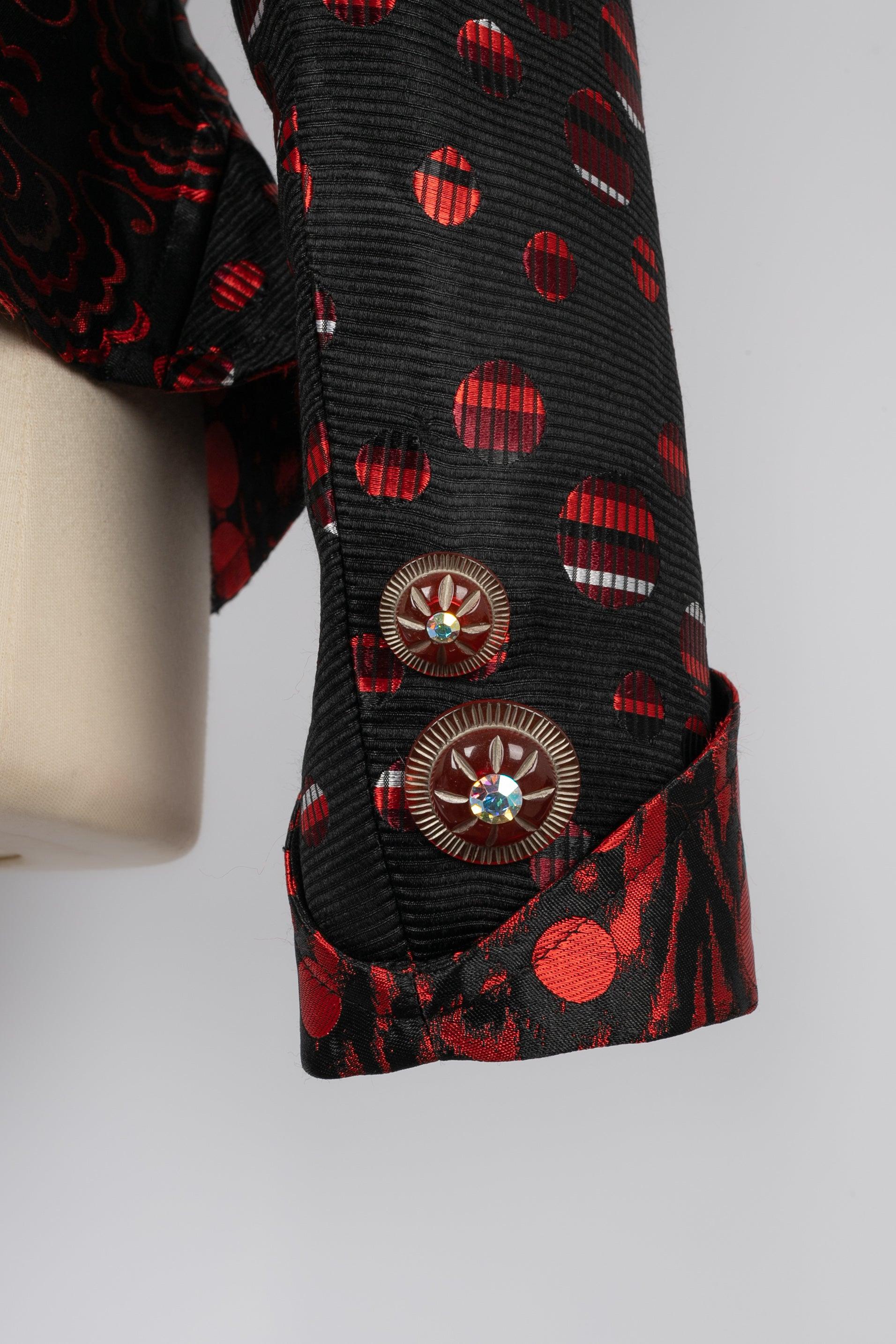 Donna Giacca in seta di Christian Lacroix nei toni del nero e del rosso in vendita