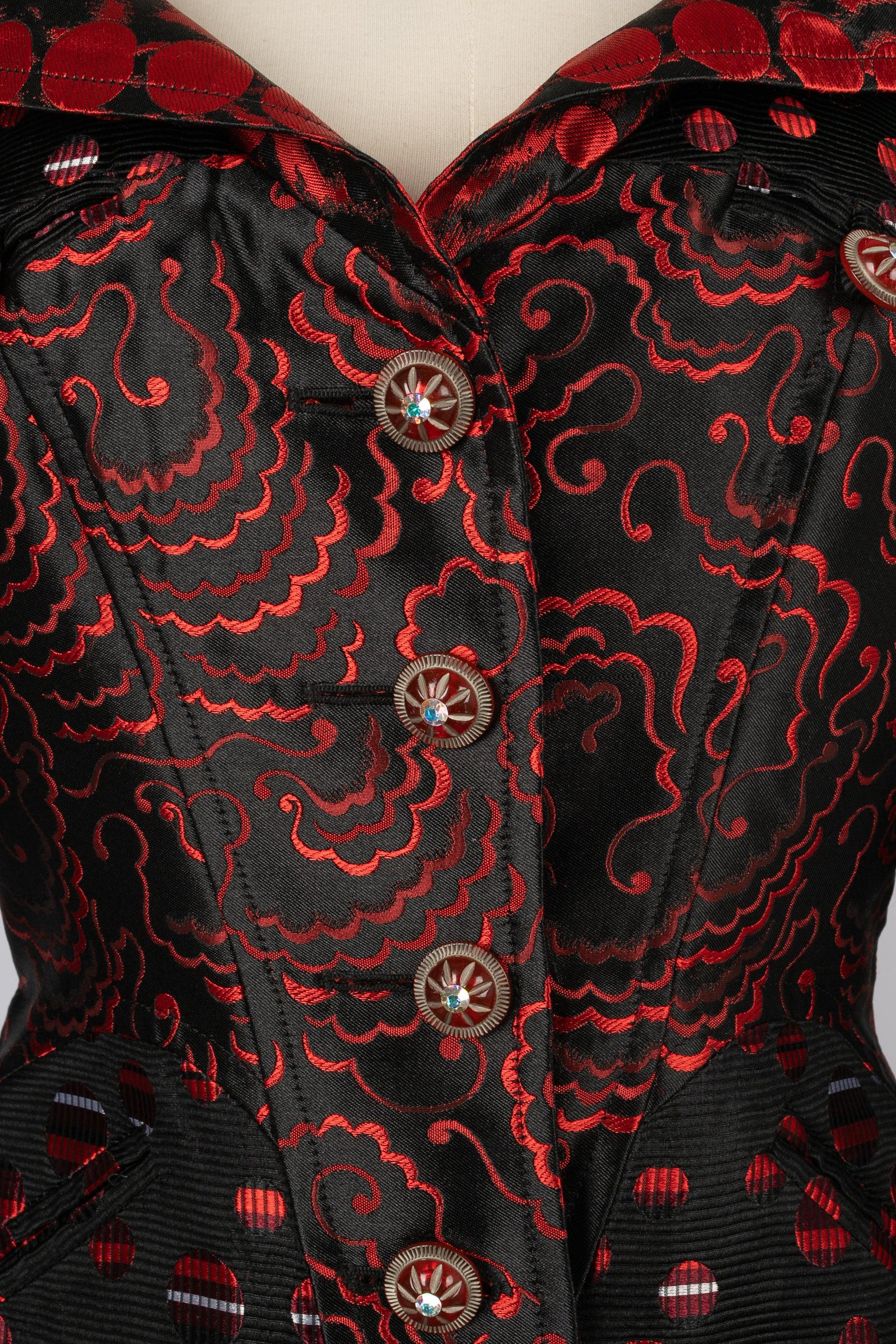 Giacca in seta di Christian Lacroix nei toni del nero e del rosso in vendita 1