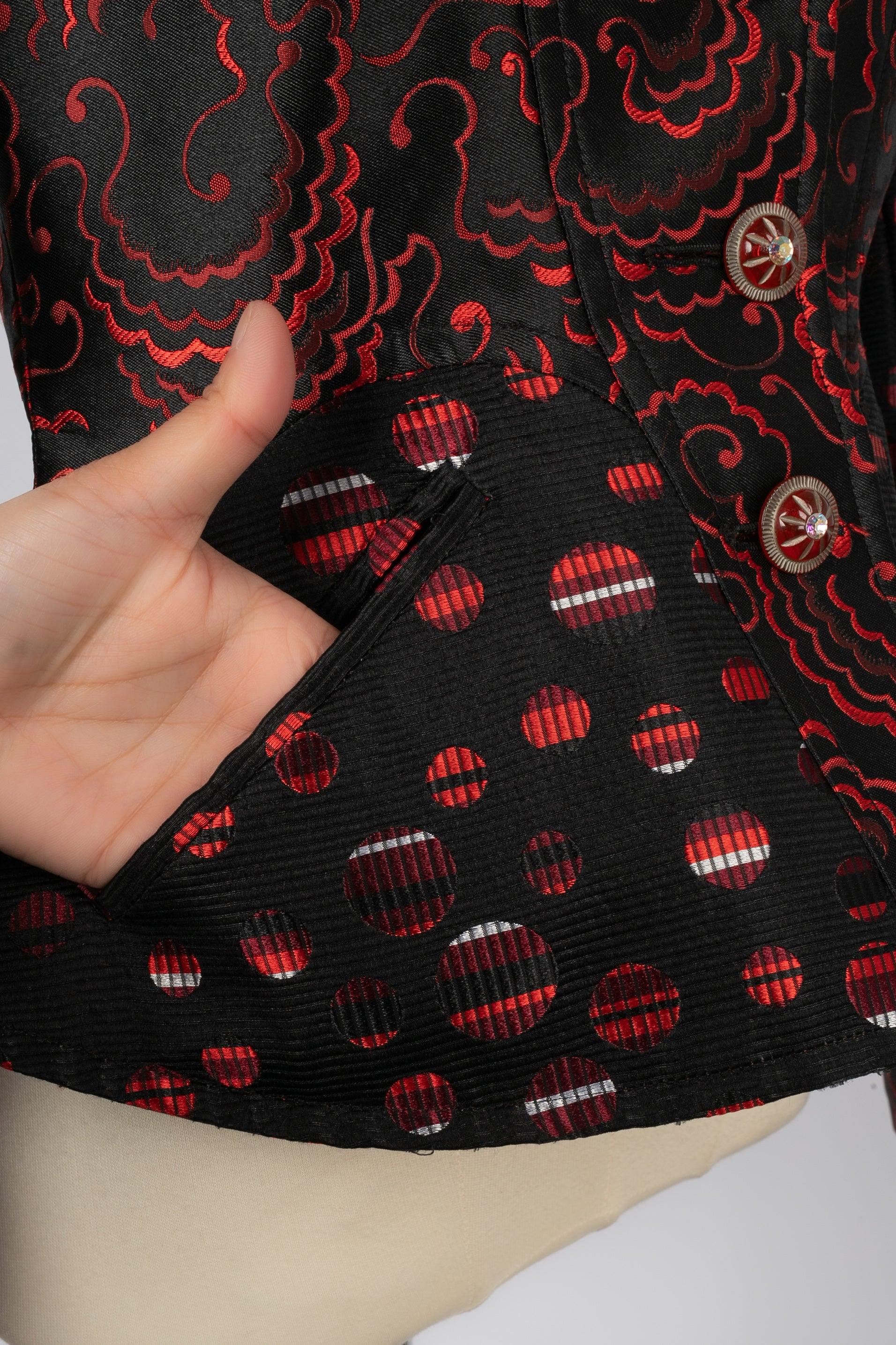 Giacca in seta di Christian Lacroix nei toni del nero e del rosso in vendita 4