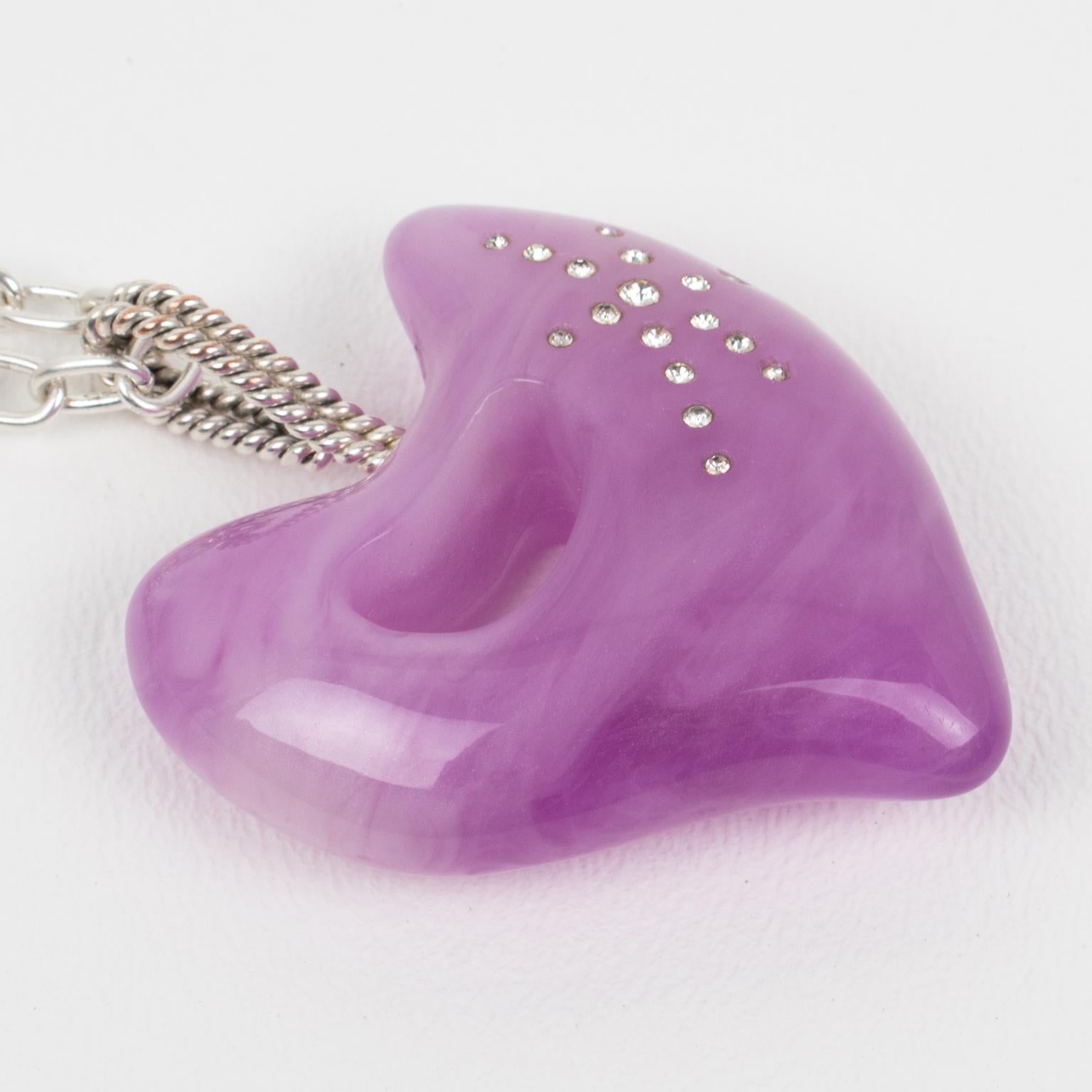 Christian Lacroix Collana in metallo argentato con ciondolo a forma di cuore in resina color lavanda in vendita 5