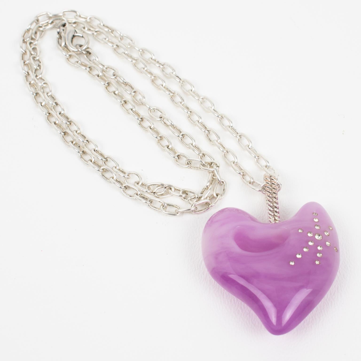 Christian Lacroix Collana in metallo argentato con ciondolo a forma di cuore in resina color lavanda in vendita 6