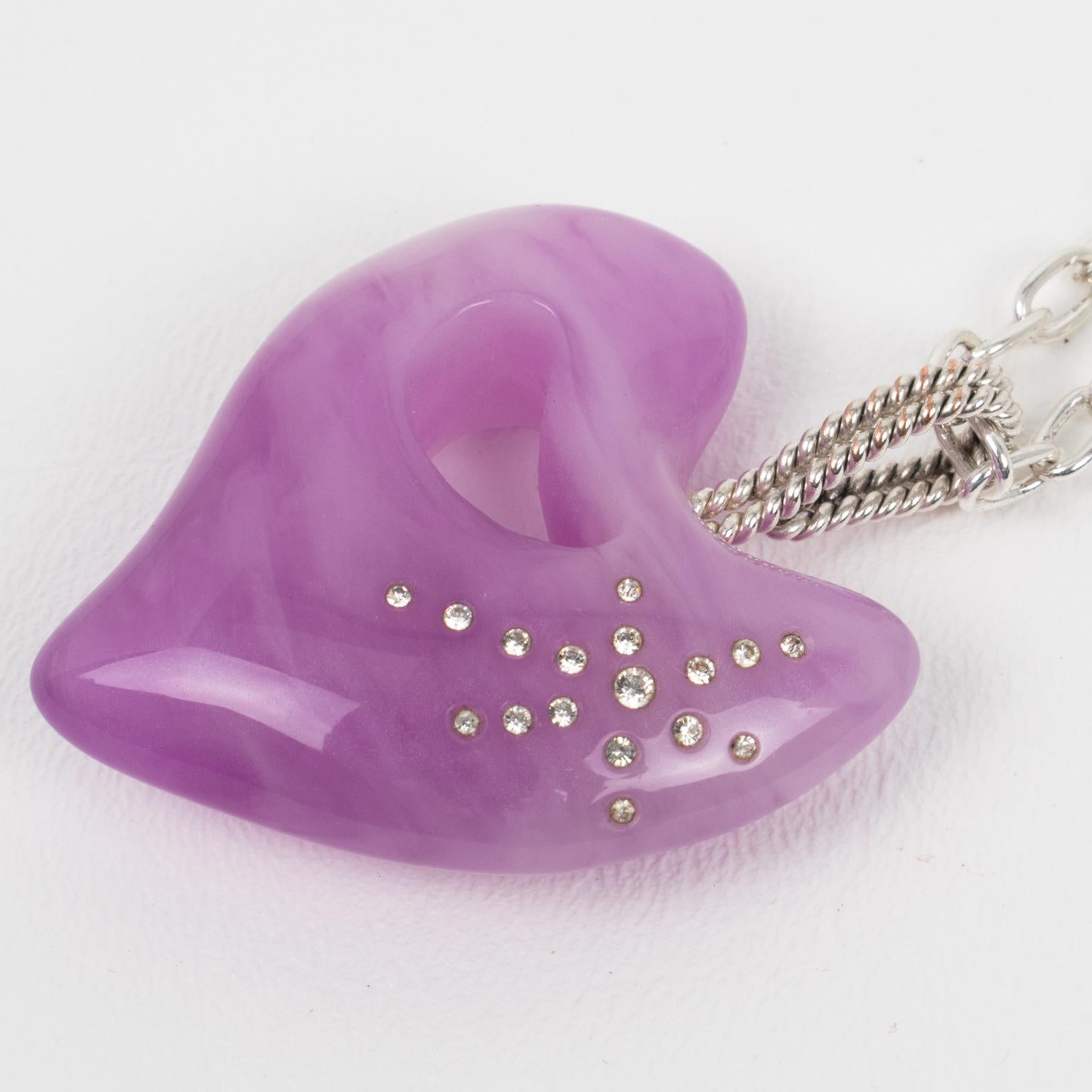 Christian Lacroix Collana in metallo argentato con ciondolo a forma di cuore in resina color lavanda in vendita 1