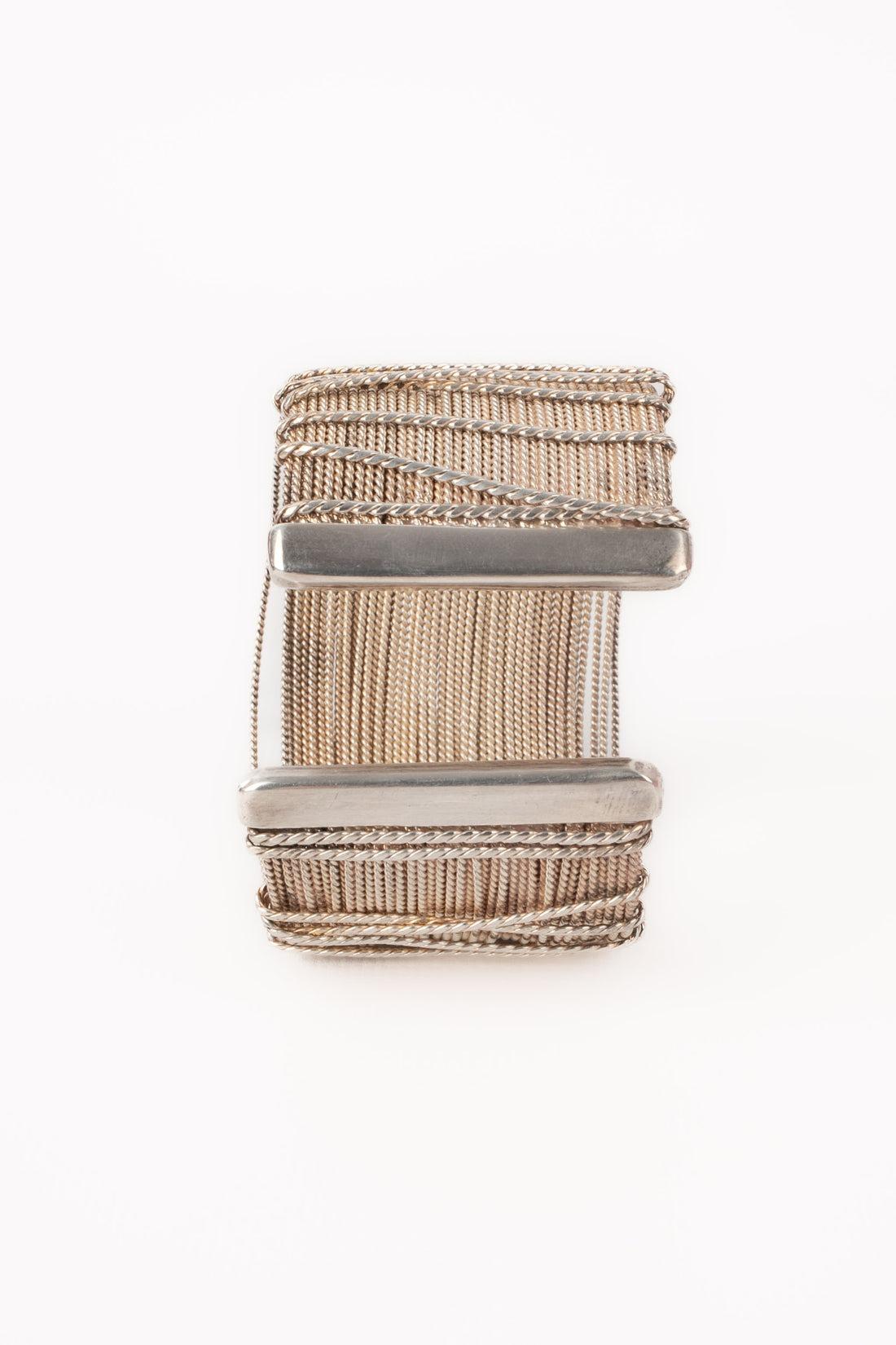 Christian Lacroix - Silvery metal cuff bracelet decorated with rhinestones.

Additional information:
Condition: Very good condition
Dimensions: Length: 15 cm - Opening: 2 cm

Seller Reference: BRA76