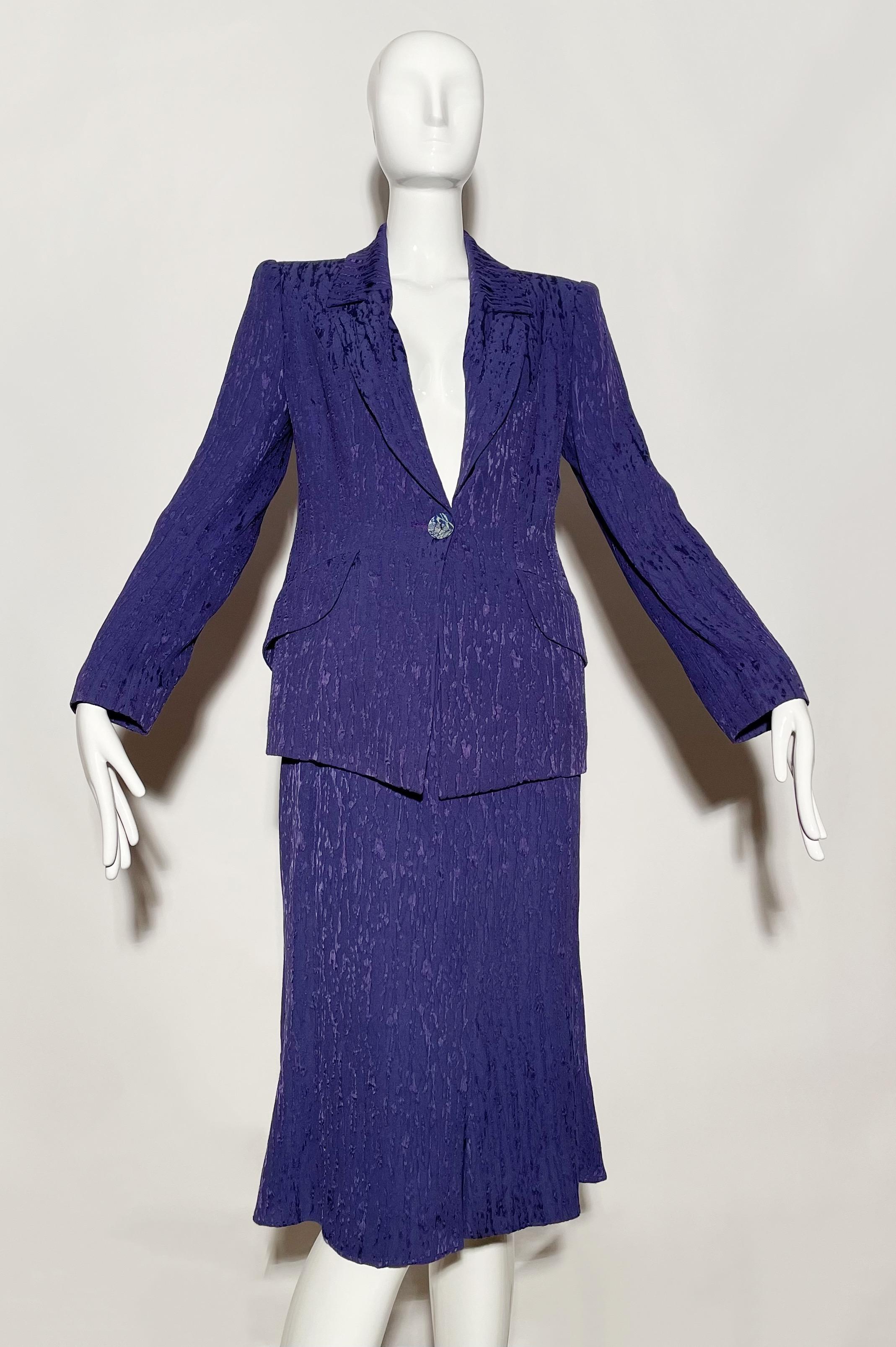 Purple skirt suit. Single Breasted. Shoulder pads. Front pockets. Zipper closure on skirt. Viscose and Silk. Lined. Made in France.

*Condition: excellent vintage condition, no visible flaws.

Measurements Taken Laying Flat (inches)—

Shoulder to