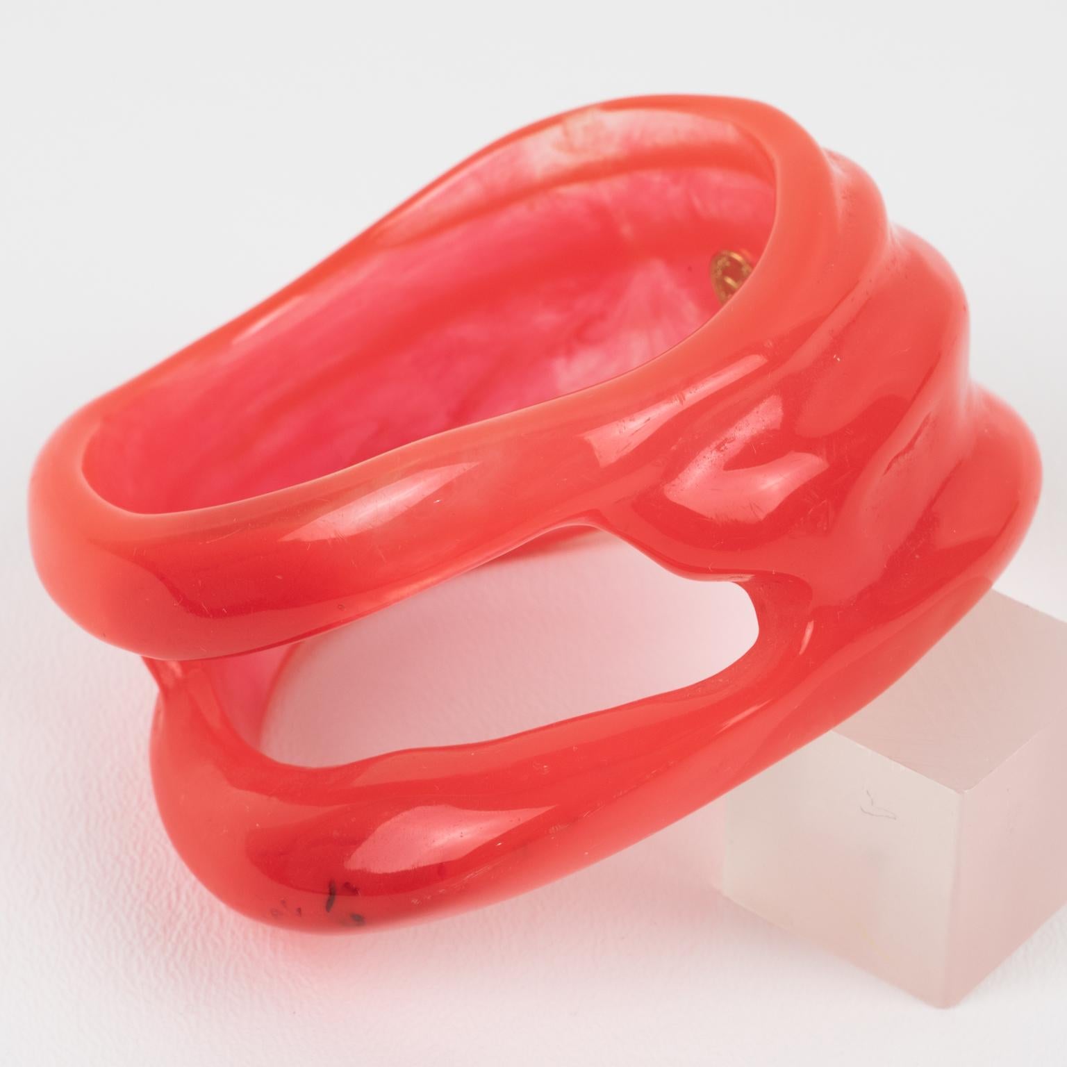 Christian Lacroix Space Age Pink-Red Resin Lucite Bangle Bracelet In Excellent Condition For Sale In Atlanta, GA
