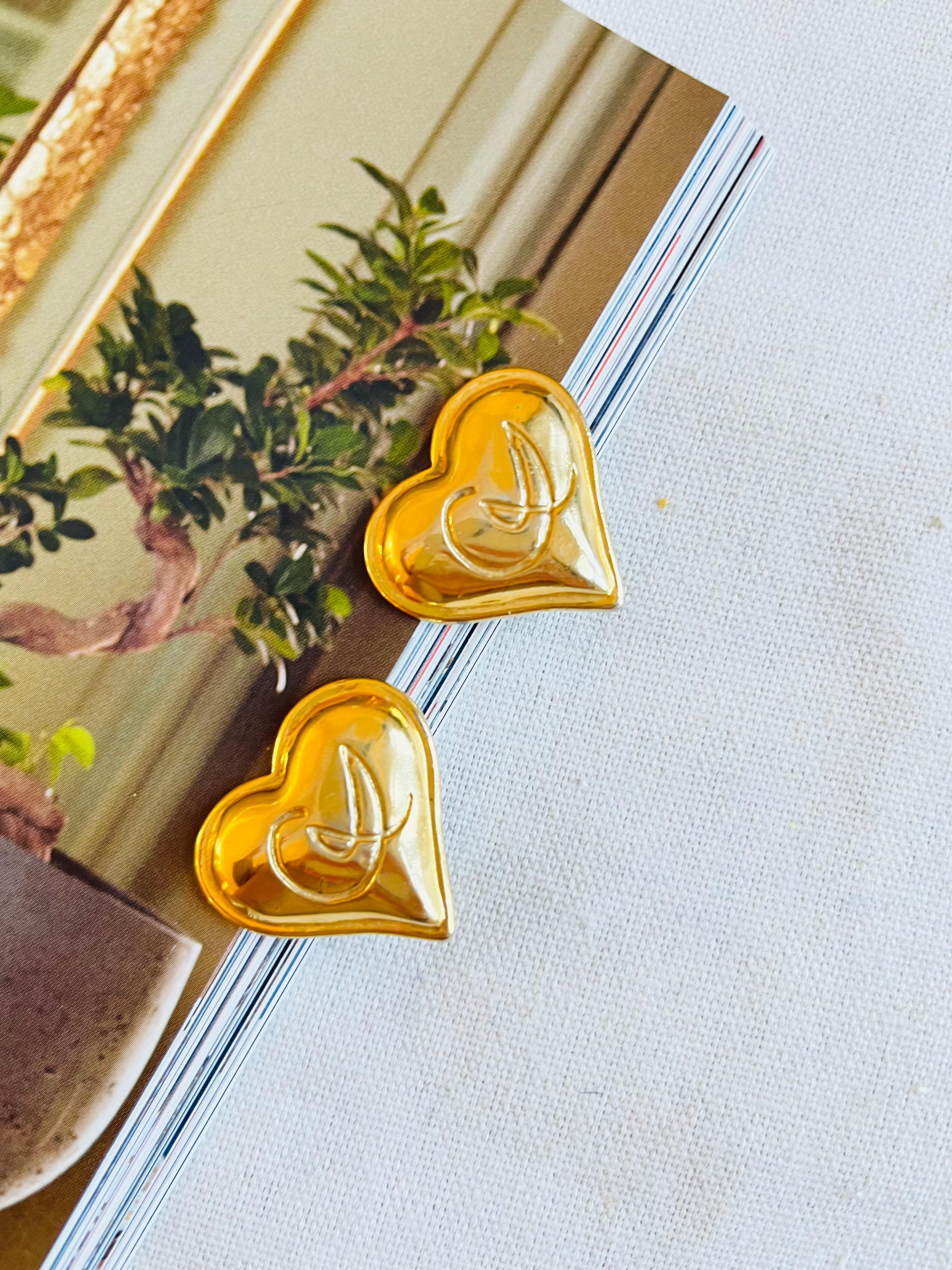 Christian Lacroix Vintage 1980s Classic Logo Heart Love Gold Clip On Earrings In Good Condition In Wokingham, England
