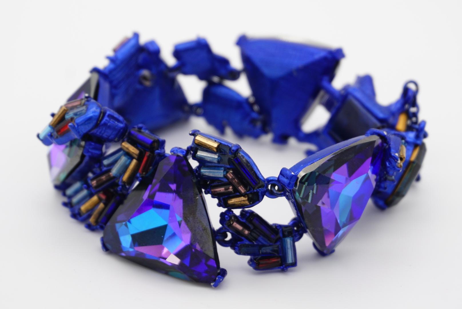 Christian Lacroix Bracciale vintage anni '80 con cristalli viola navy e iridescenti in vendita 7