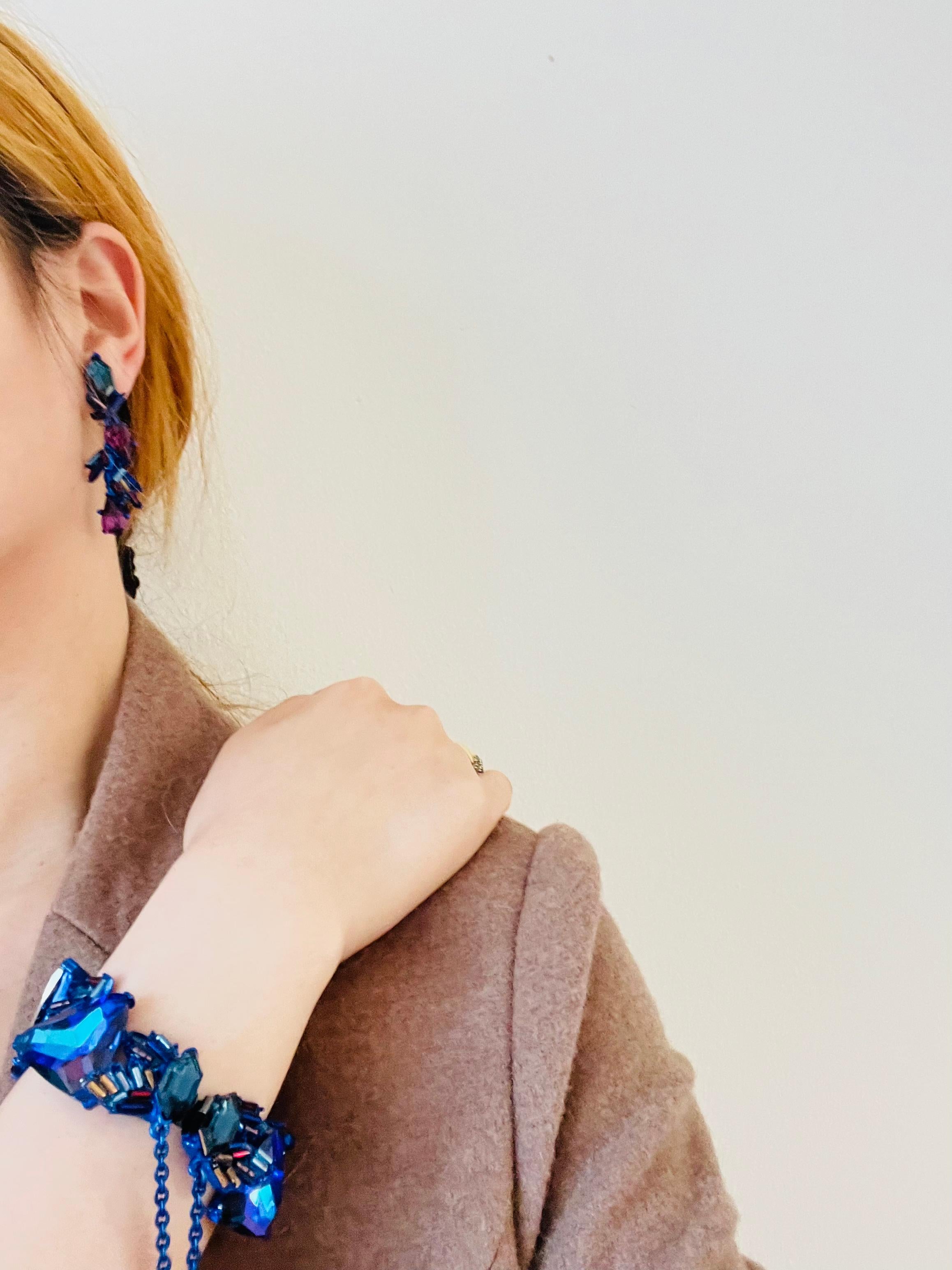 Christian Lacroix Bracciale vintage anni '80 con cristalli viola navy e iridescenti in vendita 2