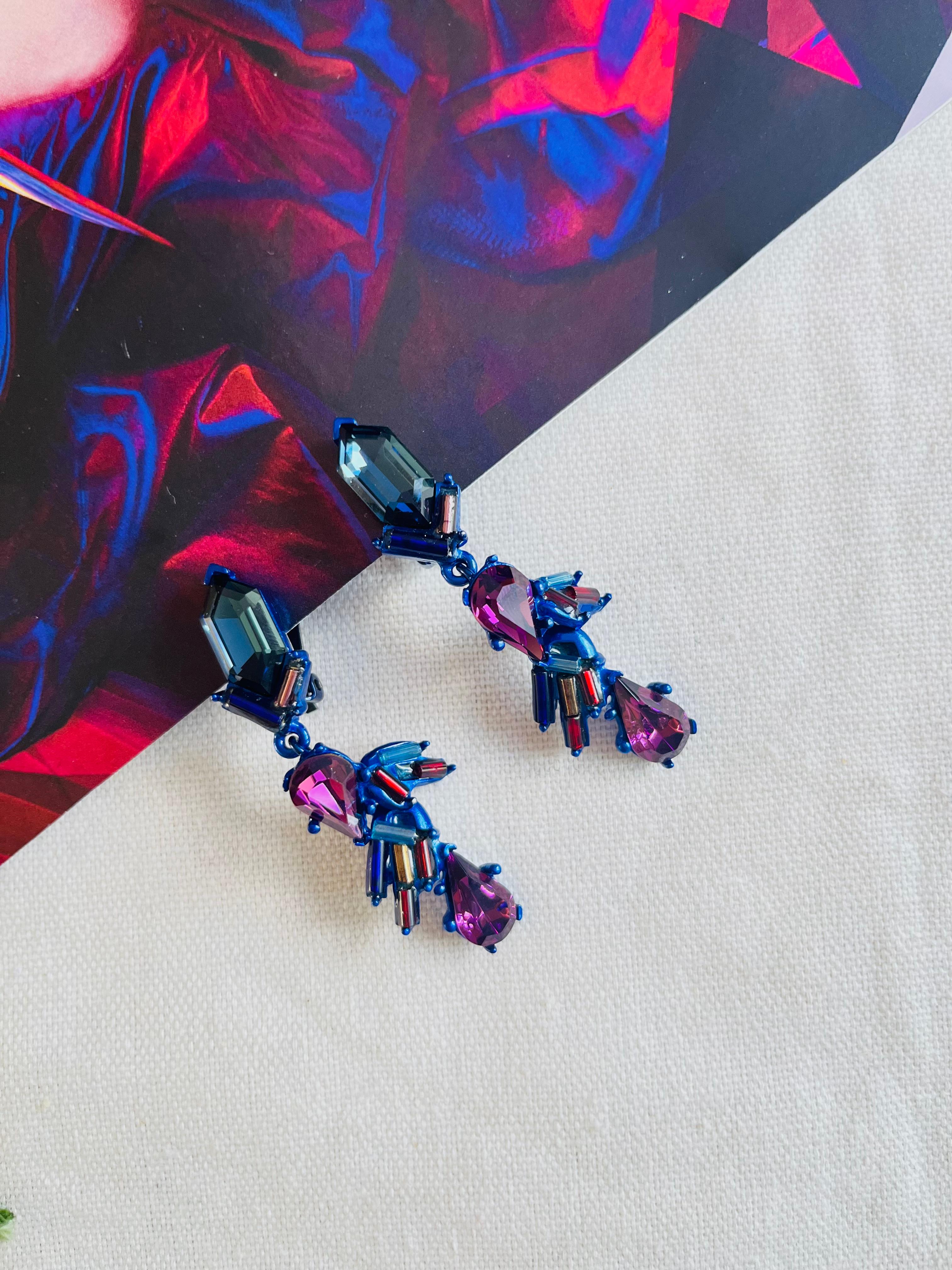 Christian Lacroix Vintage Años 80 Cristales Azul Marino Morado Iridiscente Pendientes de clip Art Decó en venta