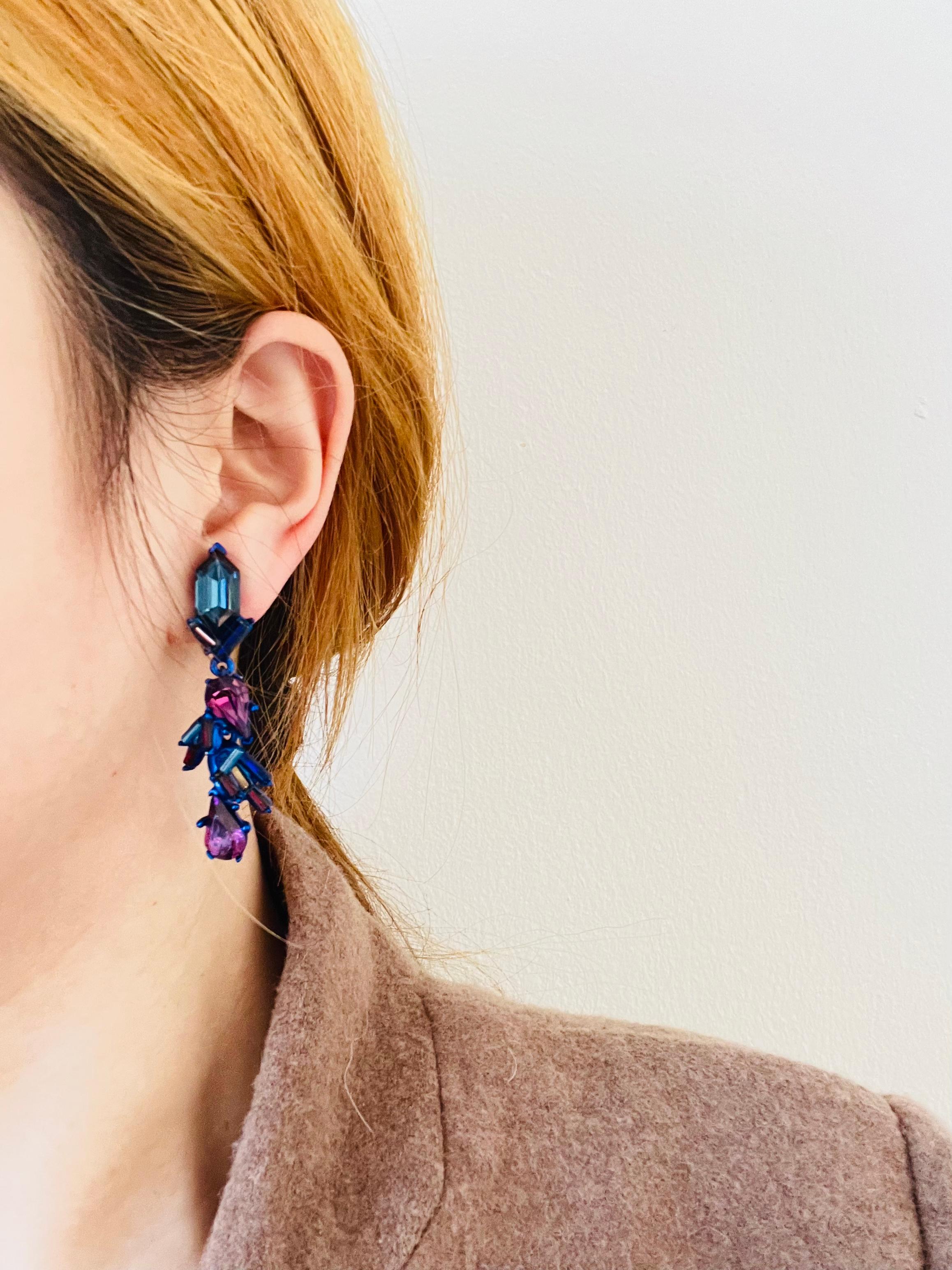 Femenino o masculino Christian Lacroix Vintage Años 80 Cristales Azul Marino Morado Iridiscente Pendientes de clip en venta