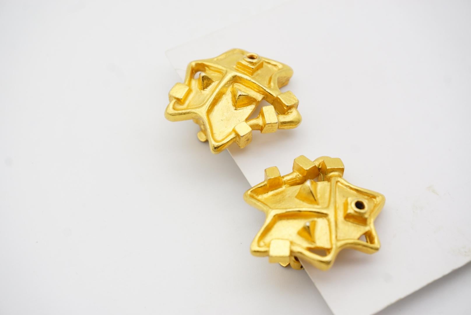 Christian Lacroix Vintage 1980s Geometric Face Smile Openwork Gold Clip Earrings For Sale 5