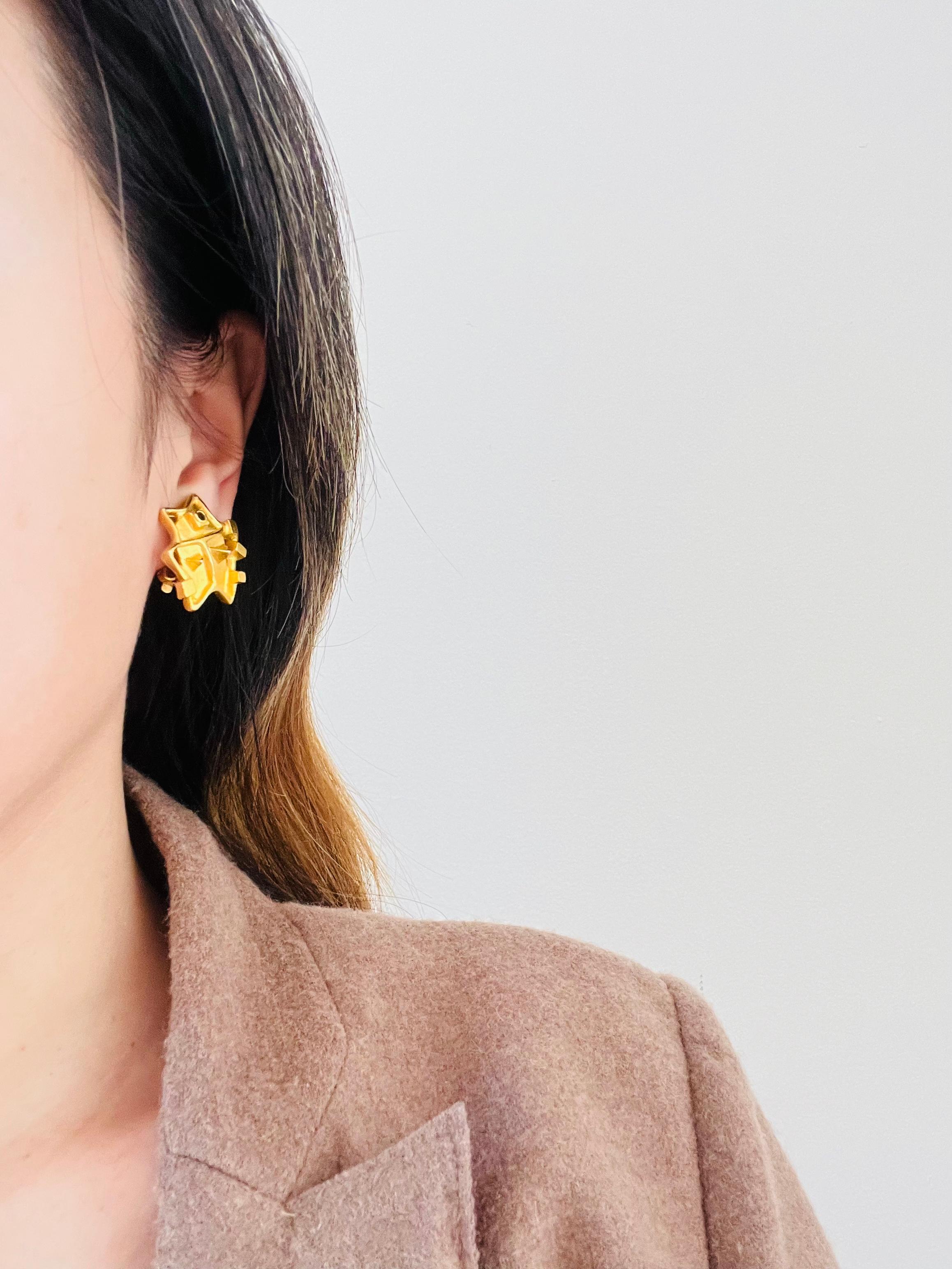 Christian Lacroix Vintage 1980s Geometric Face Smile Openwork Gold Clip Earrings For Sale 1