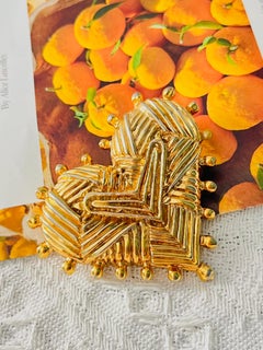 Christian Lacroix Vintage 1990 Or Texturé Huge Crisscross Heart Dots Broche