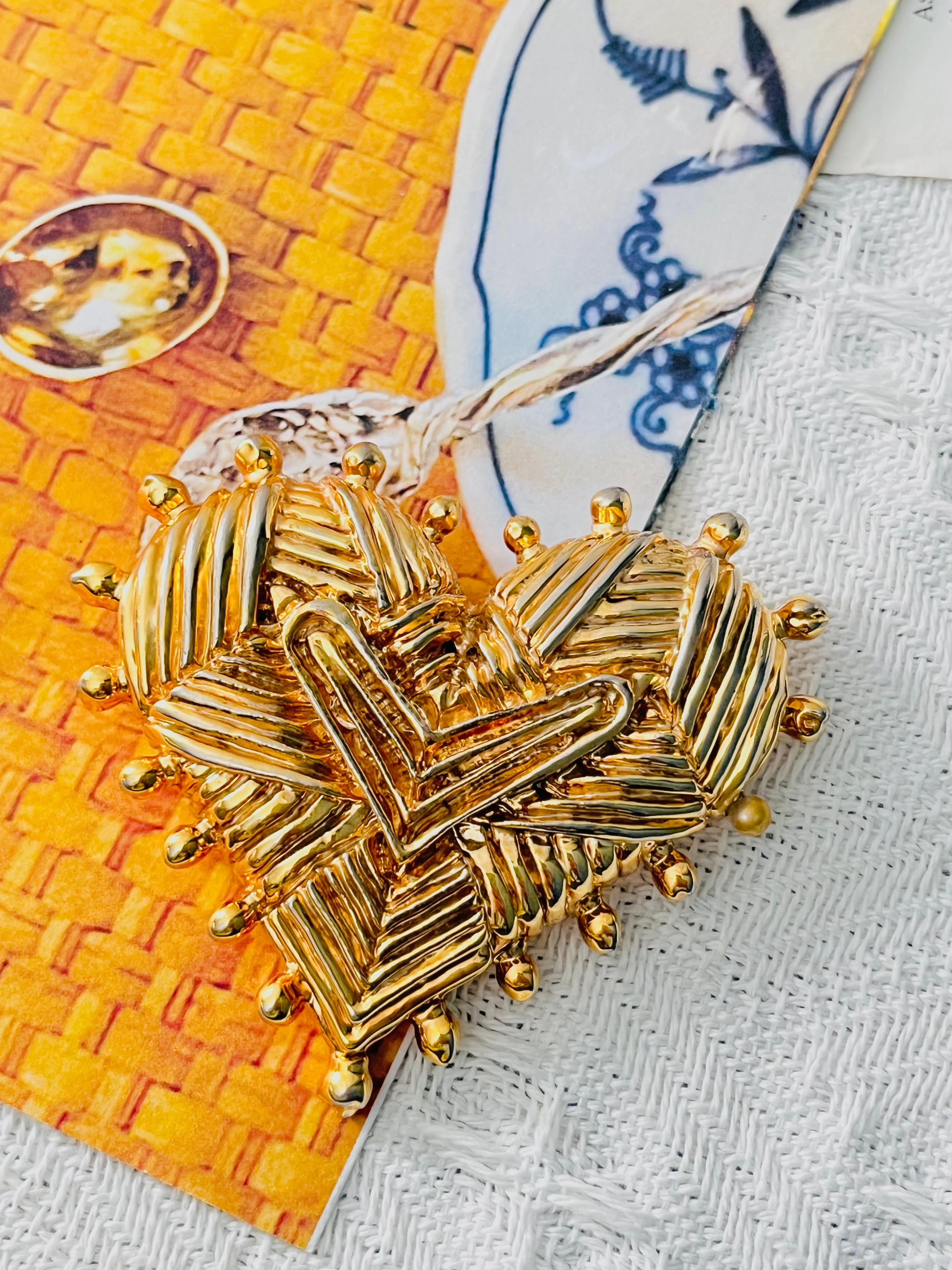 Christian Lacroix Vintage 1990 Gold texturiert riesige Crisscross Herz Dots Brosche im Zustand „Gut“ im Angebot in Wokingham, England