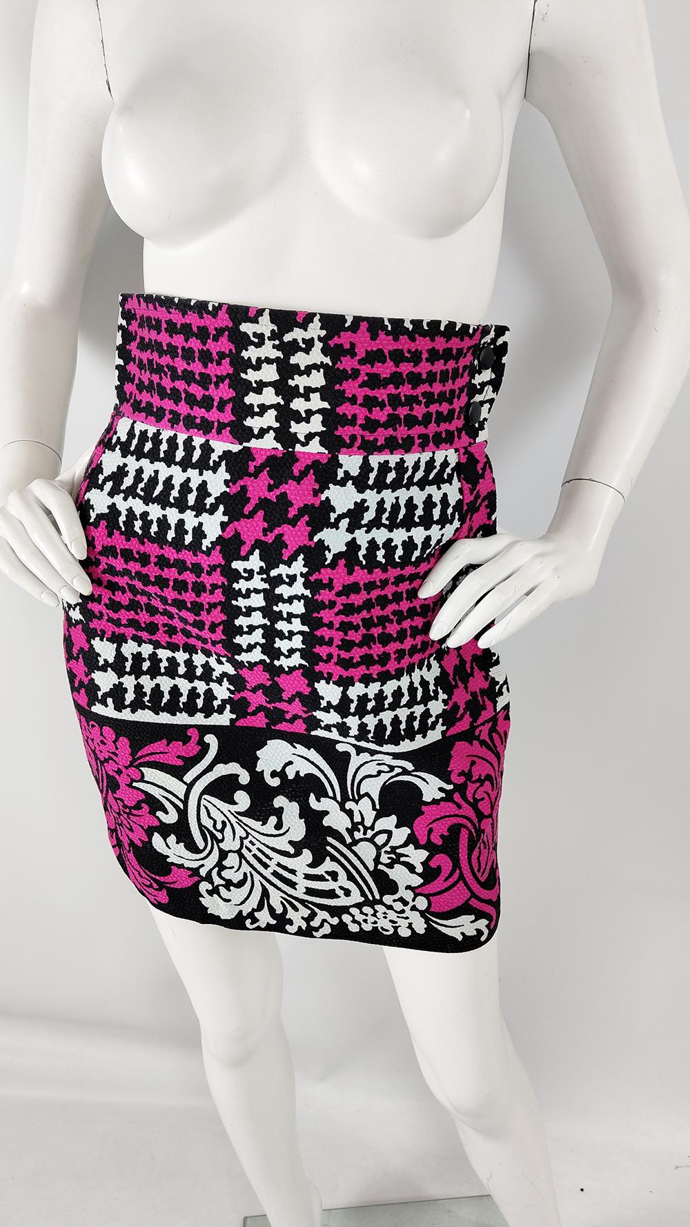 Christian Lacroix Vintage 90s Textured Cotton Houndstooth High Waist Mini Skirt In Excellent Condition For Sale In Doncaster, South Yorkshire