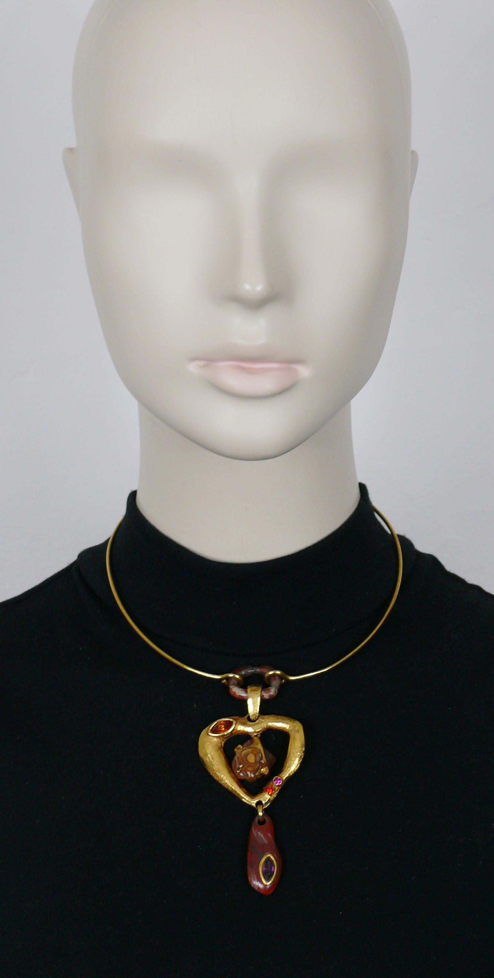CHRISTIAN LACROIX vintage abstract heart gold tone choker necklace embellished with resin cabochons, ring and drop, multicolored crystals.

Rigid gold tone collar.

Marked CHRISTIAN LACROIX CL Made in France.

Indicative measurements : inner