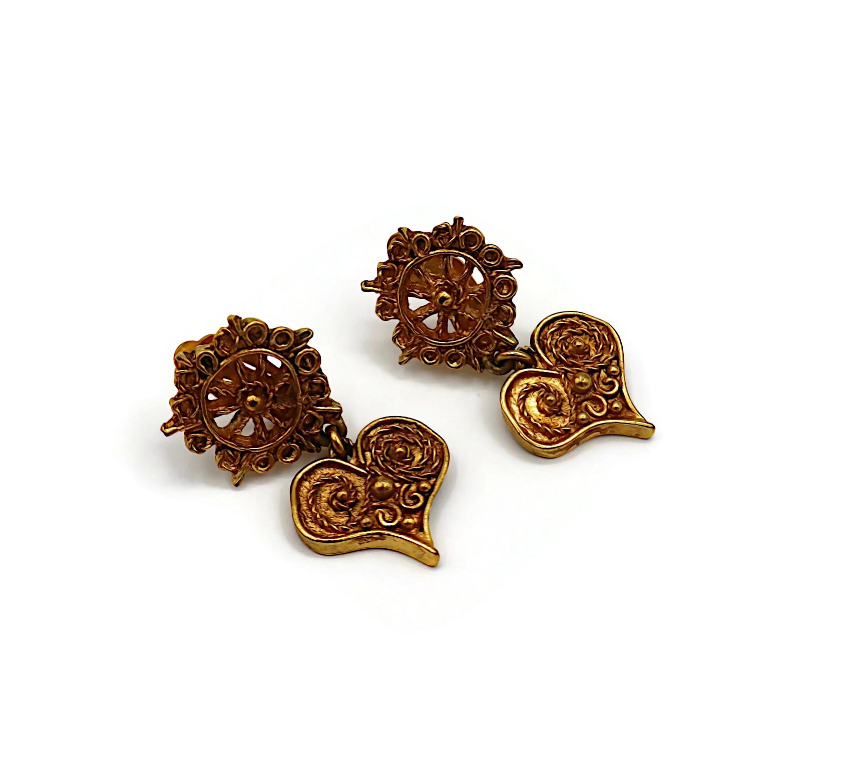 CHRISTIAN LACROIX Vintage Antiqued Gold Tone Heart Dangle Earrings In Good Condition For Sale In Nice, FR