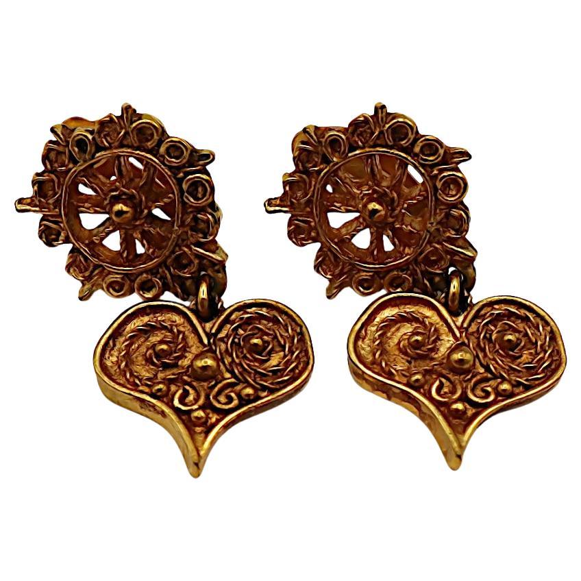 CHRISTIAN LACROIX Pendientes colgantes de corazón en tono dorado envejecido vintage