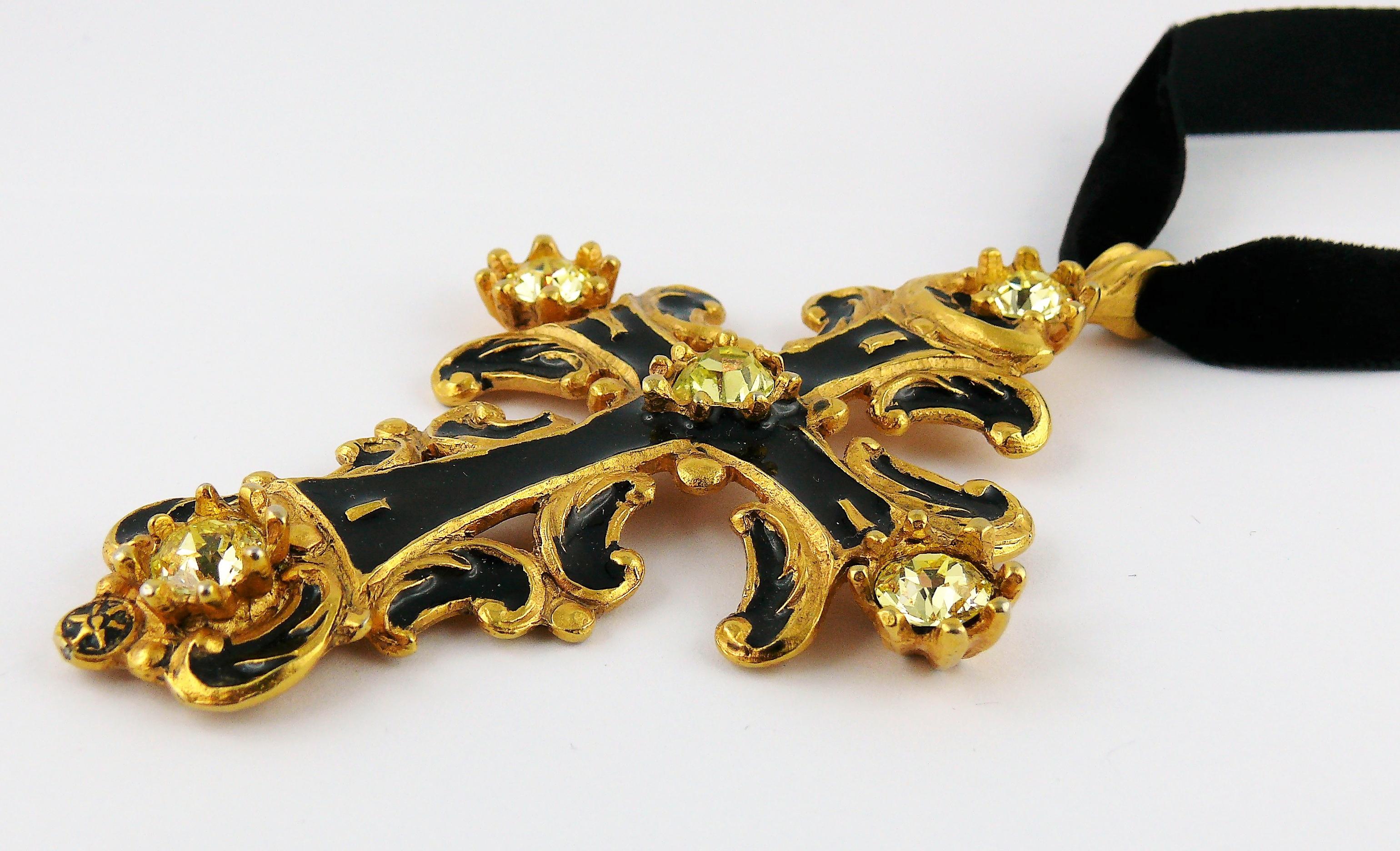 Christian Lacroix Vintage Baroque Jewelled Enamel Cross Pendant Necklace In Good Condition In Nice, FR