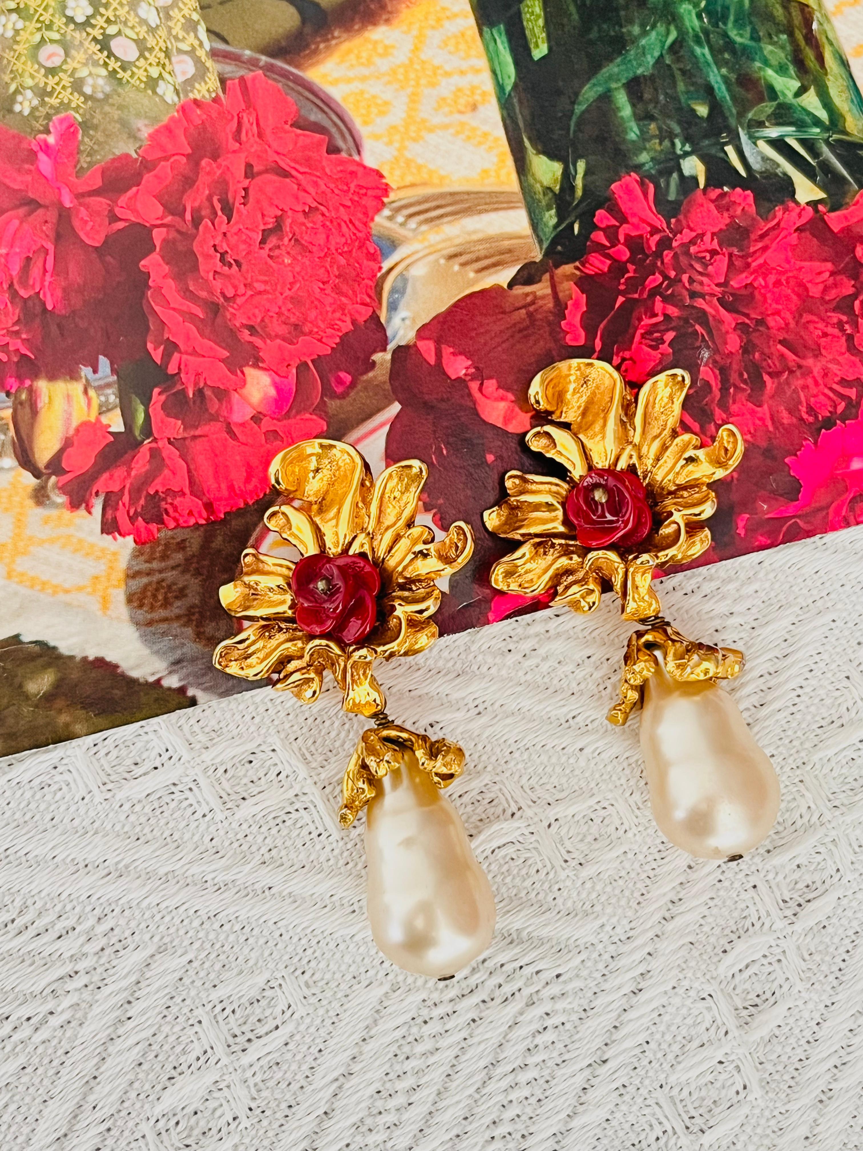 Christian Lacroix Vintage Baroque Red Burgundy Rose Flourish Blossom Flower White Pearl Water Drop Long Elegant Statement Chunky Clip Earrings, Gold Tone

Very good condition. Light scratches on Faux pearls. 100% Genuine. Signed at the back. 

Very