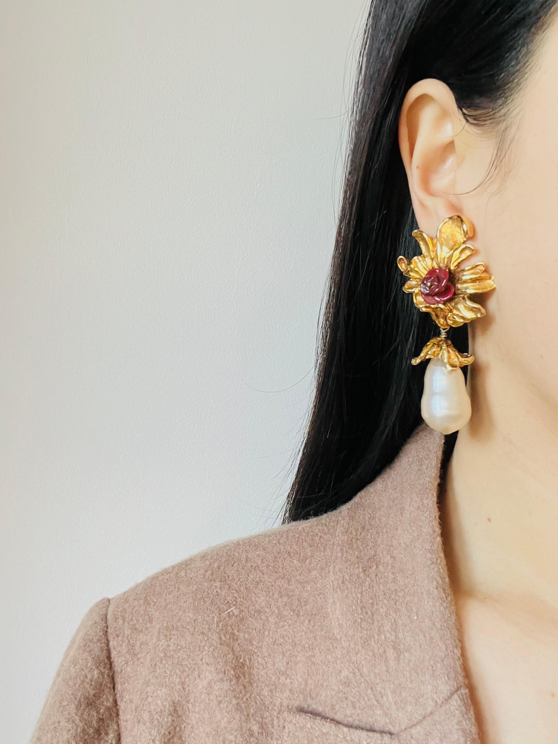 Christian Lacroix Pendientes gruesos Vintage Barroco Flor de rosa Perla Gota de agua en venta 1