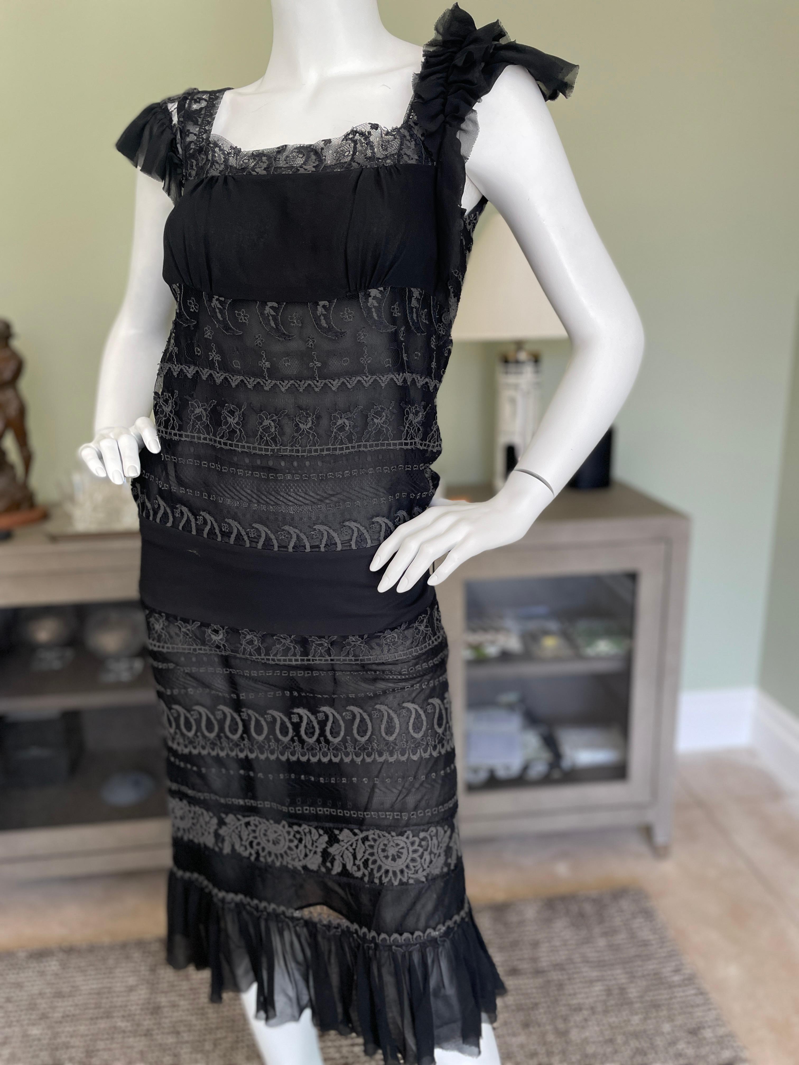 Christian Lacroix Sweet Vintage Schwarz Baumwollmischung Öse Cocktailkleid 
Das ist so schön, so sehr Lacroix.
Größe 36
Büste 34