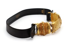 Cintura vintage in pelle nera di CHRISTIAN LACROIX con fibbia scultorea in metallo dorato