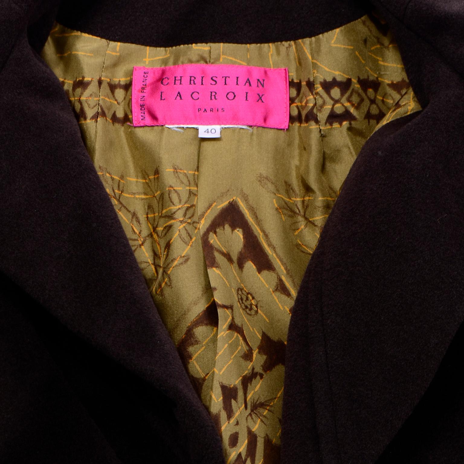 Christian Lacroix Cappotto vintage in lana marrone con impunture rosse e papillon al collo in vendita 5