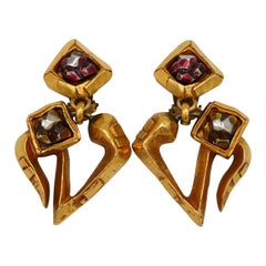 CHRISTIAN LACROIX Boucles d'oreilles vintage brutalistes en forme de cœur pendantes
