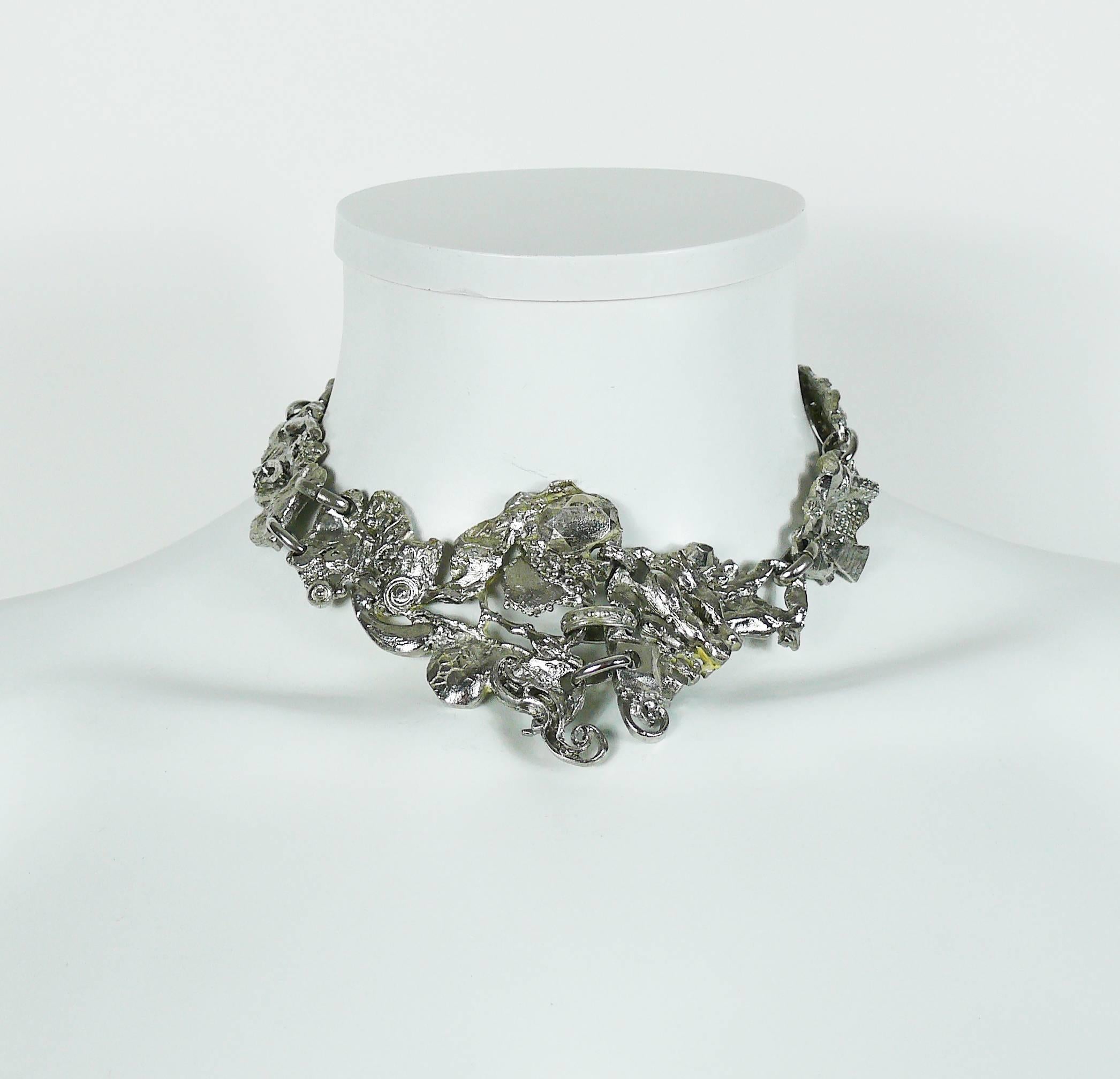 CHRISTIAN LACROIX vintage brutalist silver toned necklace and bracelet set.

Marked CHRISTIAN LACROIX CL Made in France.

NECKLACE indicative measurements : max. length approx. 36.5 cm (14.37 inches) / adjustable length from approx. 34 cm (13.39
