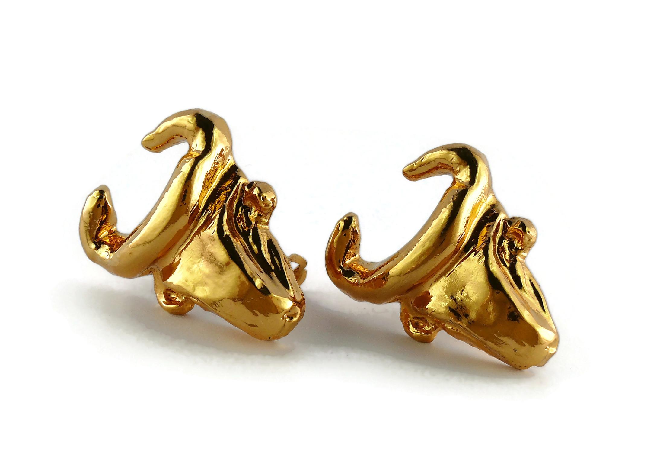 Christian Lacroix Vintage Gold Toned Bull Head Clip-On Earrings In Good Condition For Sale In Nice, FR