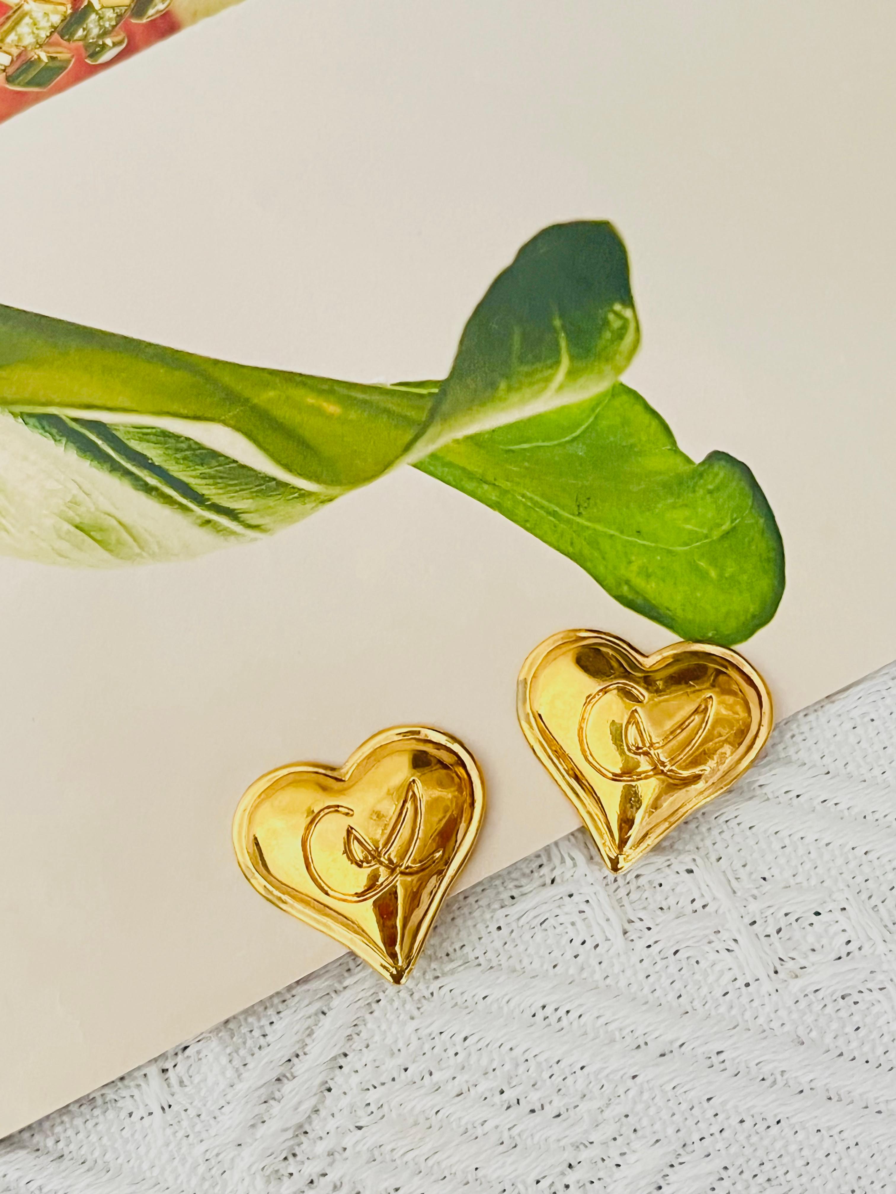 Christian Lacroix Vintage Classic Cross Logo Monogram Heart Love Clip Earrings en Bueno estado para la venta en Wokingham, England