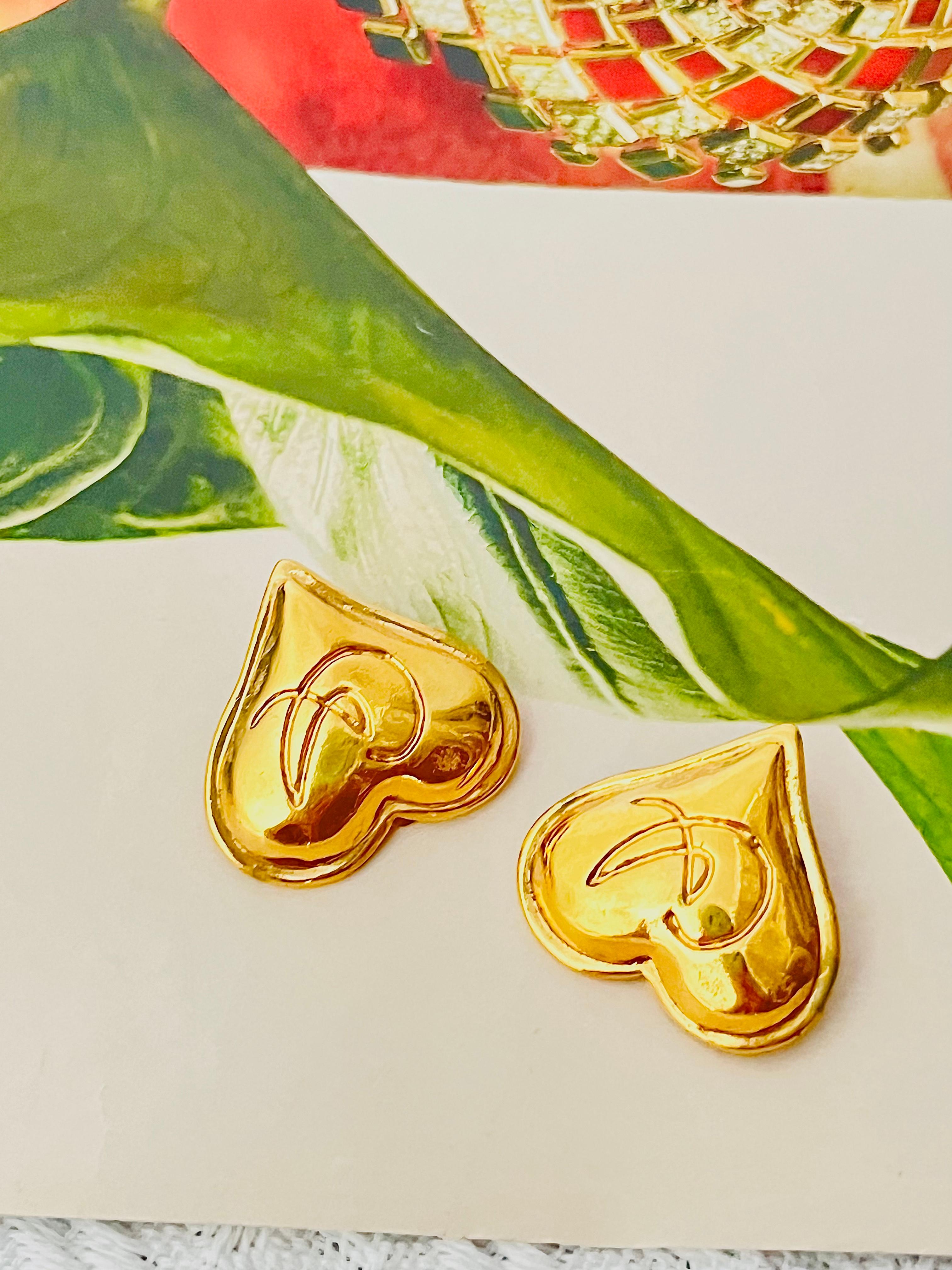 Femenino o masculino Christian Lacroix Vintage Classic Cross Logo Monogram Heart Love Clip Earrings en venta