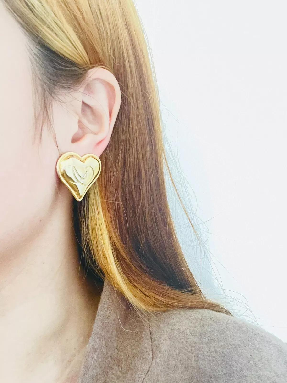Christian Lacroix Vintage Classic Cross Logo Monogram Heart Love Clip Earrings en venta 1
