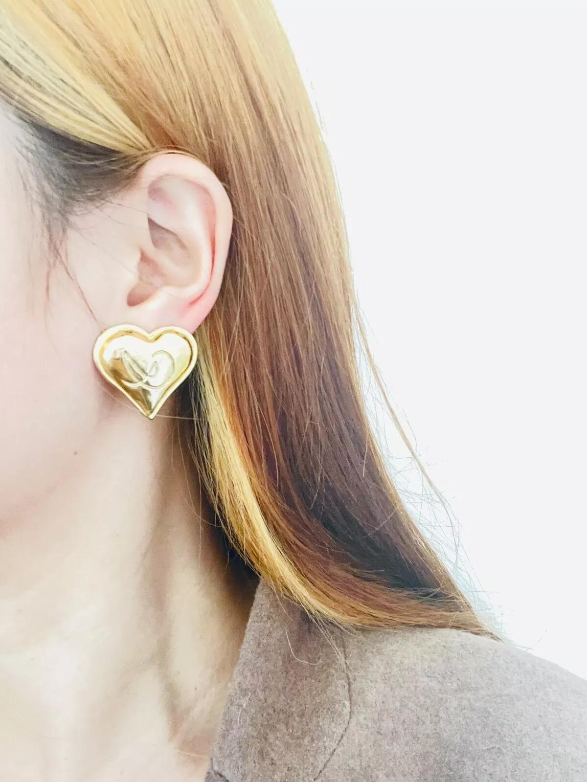 Christian Lacroix Vintage Classic Cross Logo Monogram Heart Love Clip Earrings en venta 2
